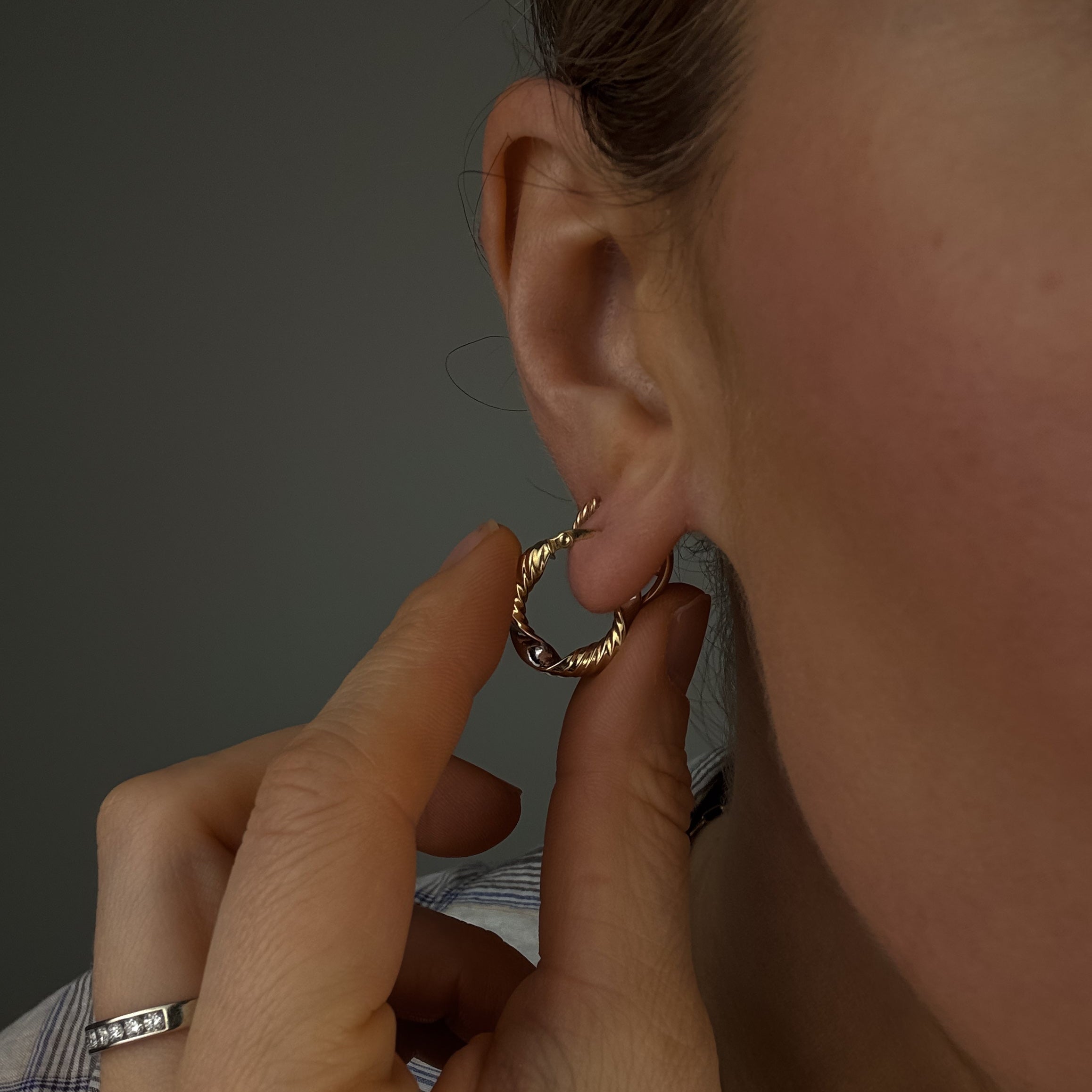 19.2mm Two-Toned Twist Hoops