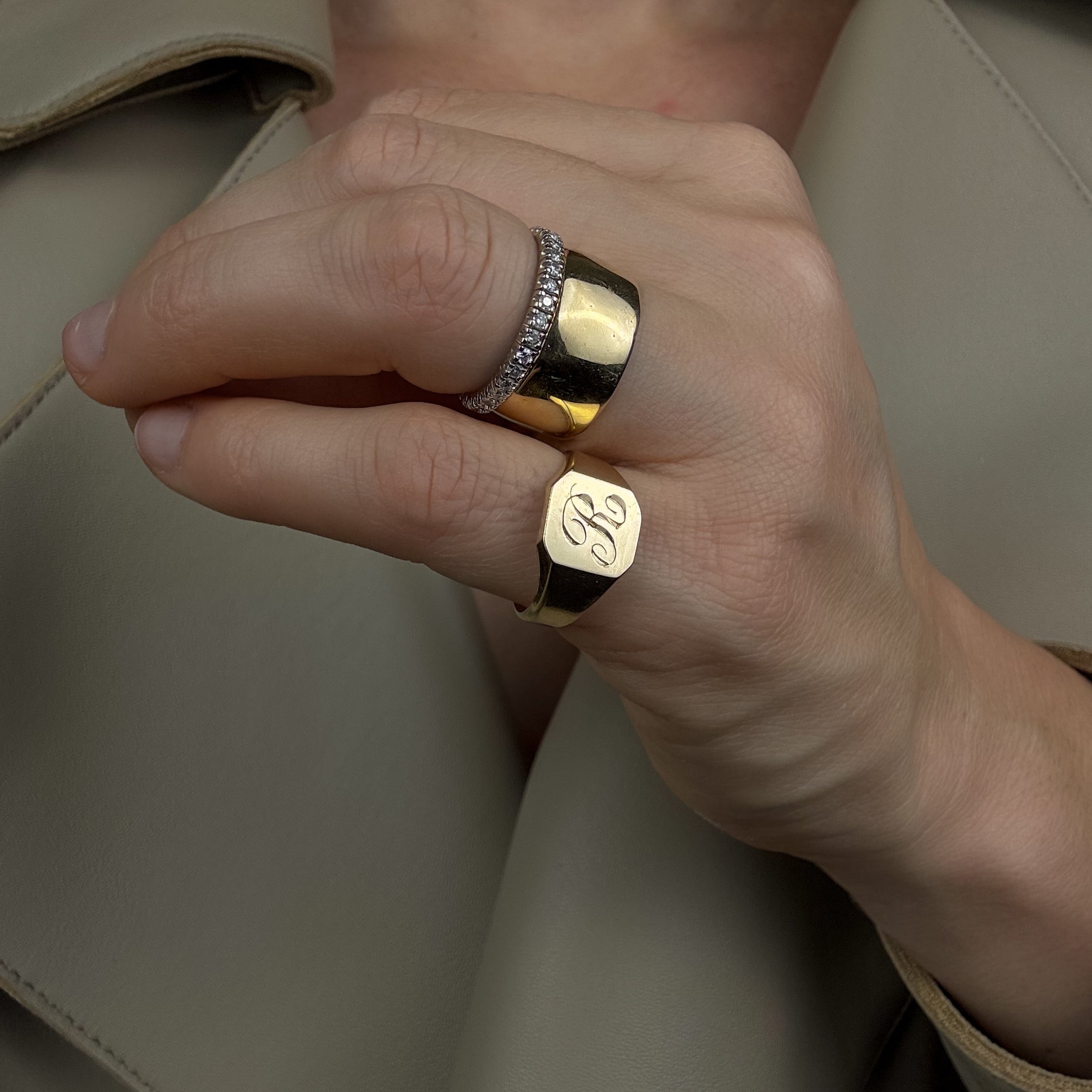 'R' Signet Ring