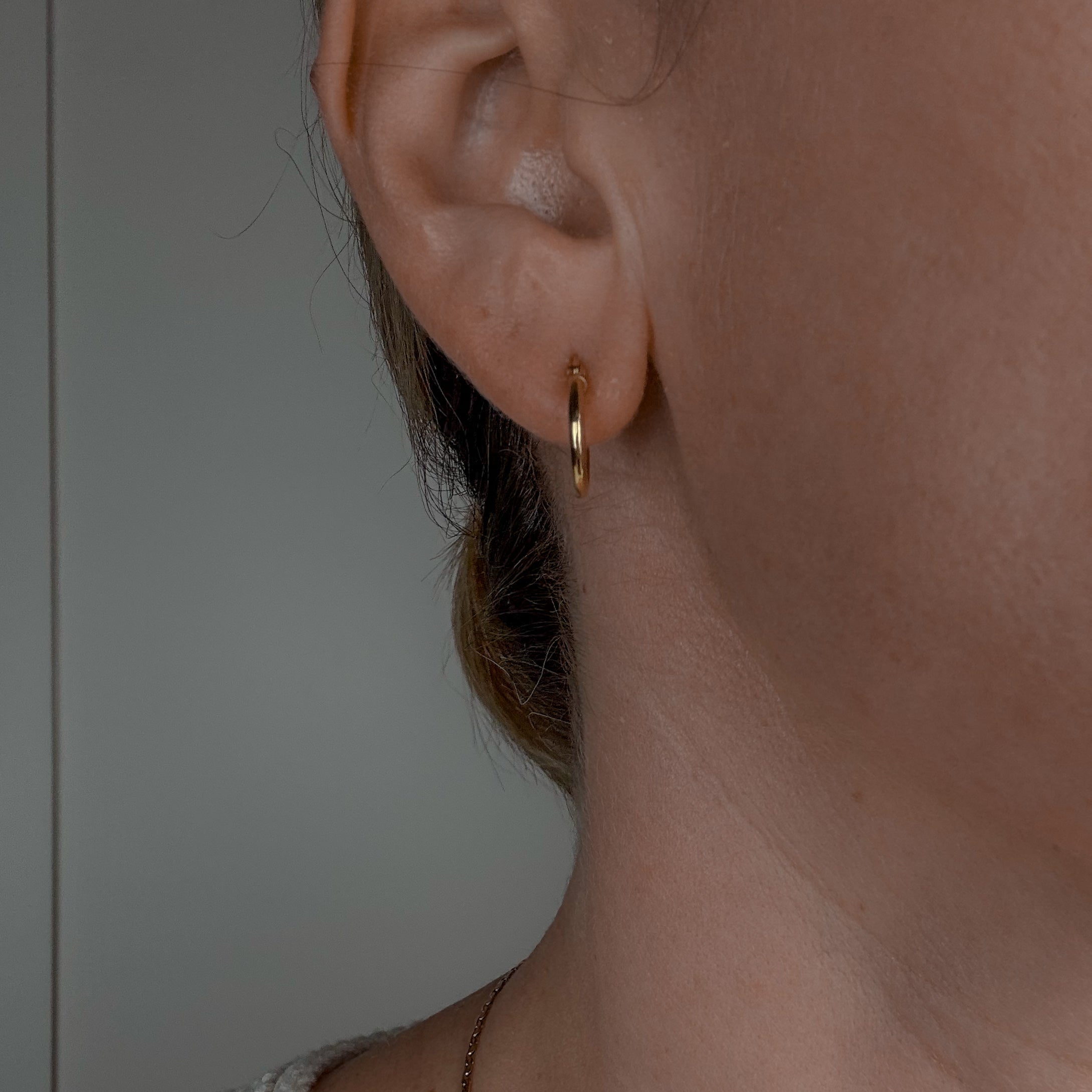 14.8 mm Classic Gold Hoop Earrings