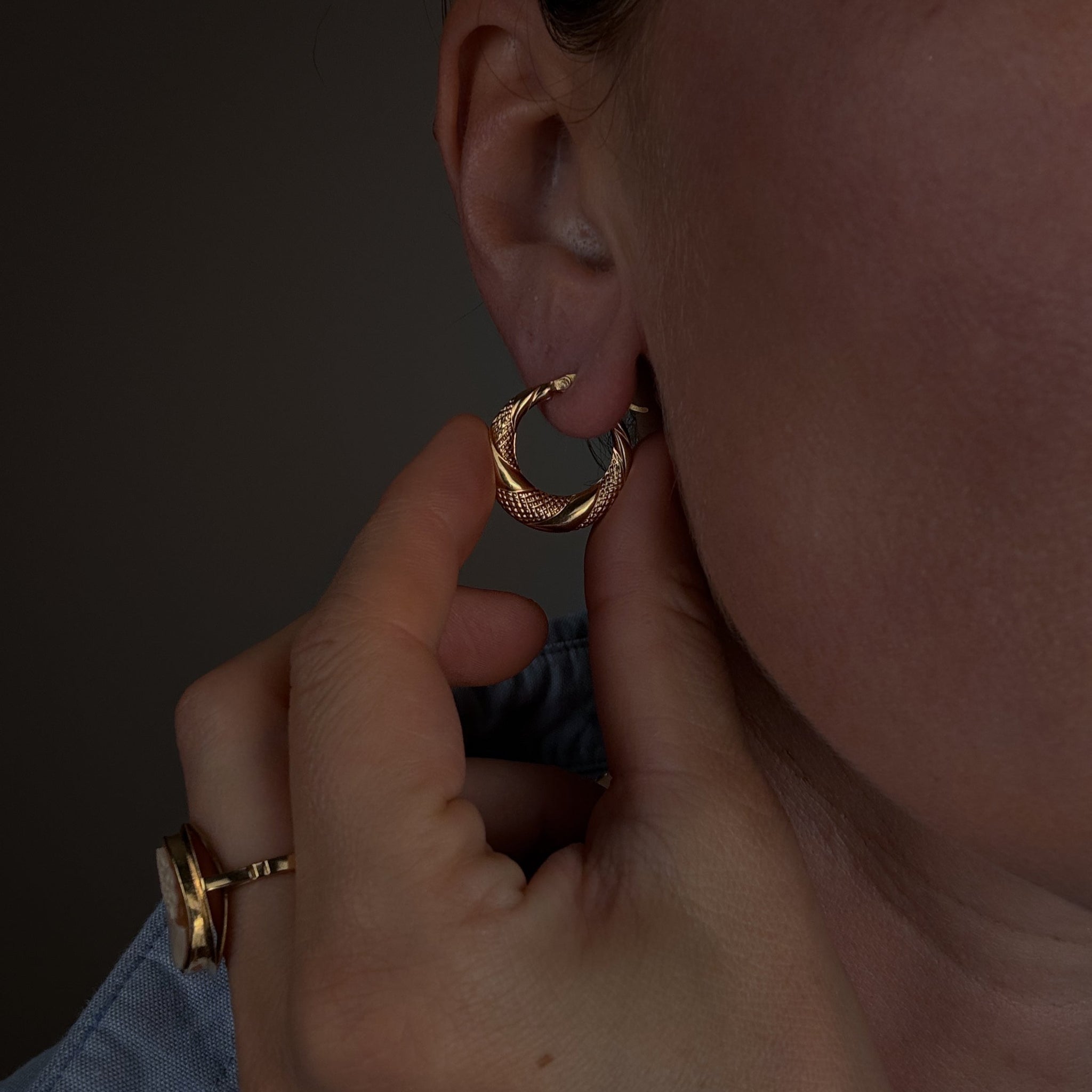 22.5mm Twist Detail Hoops