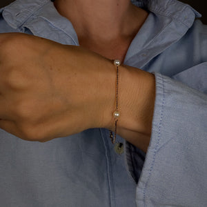 Stationary Pearl Bracelet