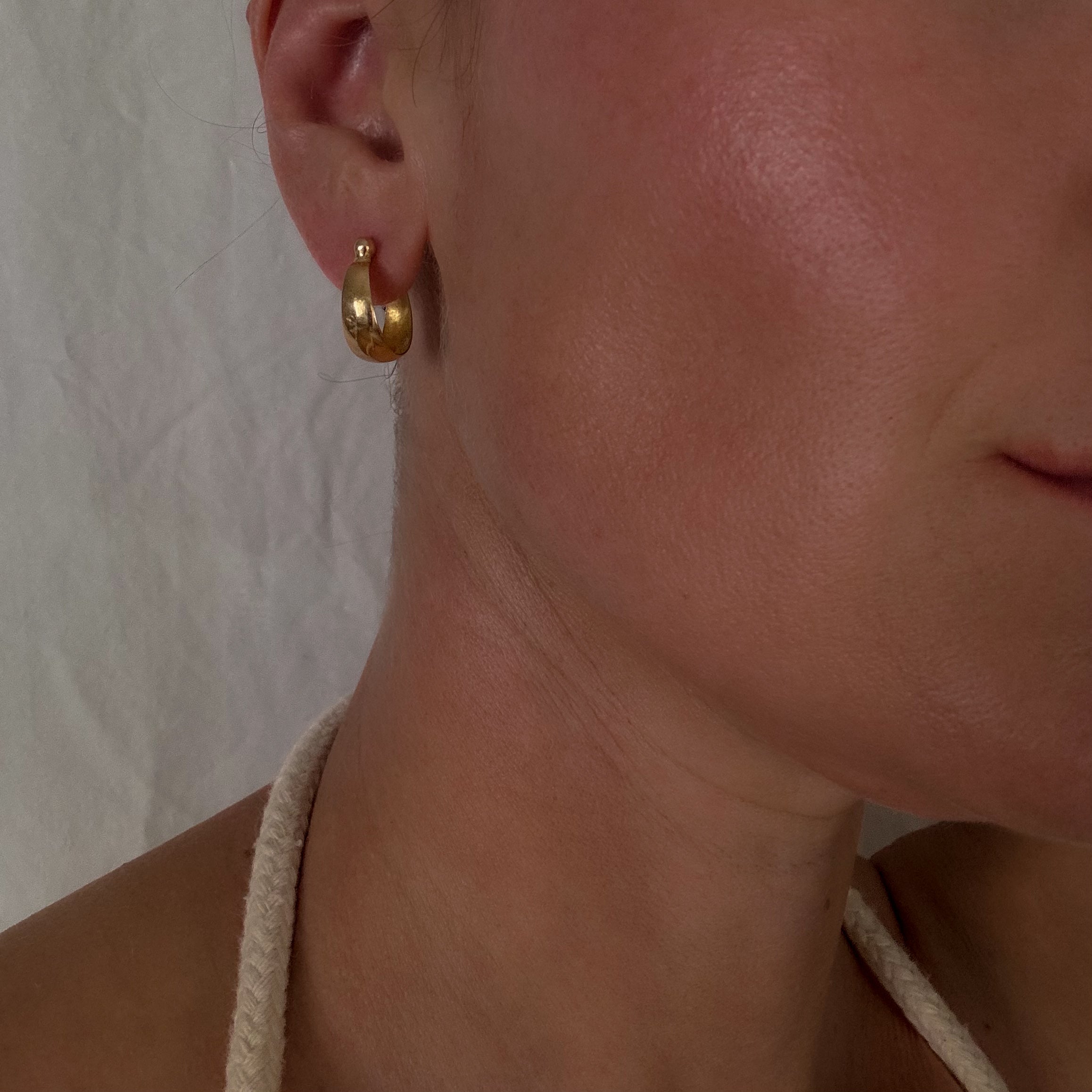 18.2 mm Ball Detail Gold Hoops