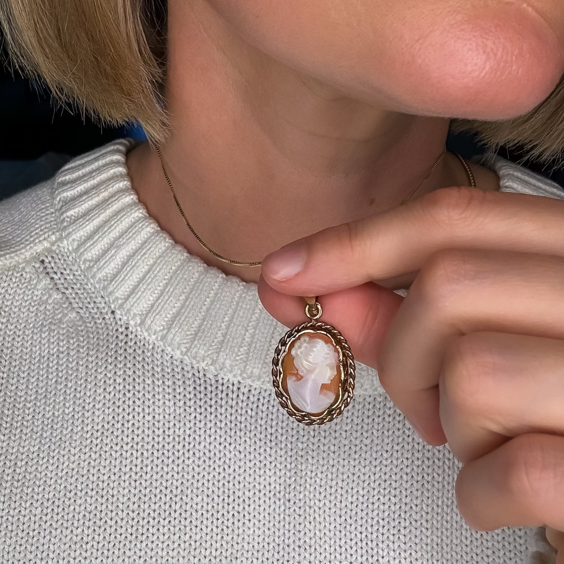 Cornelian Shell Cameo Pendant