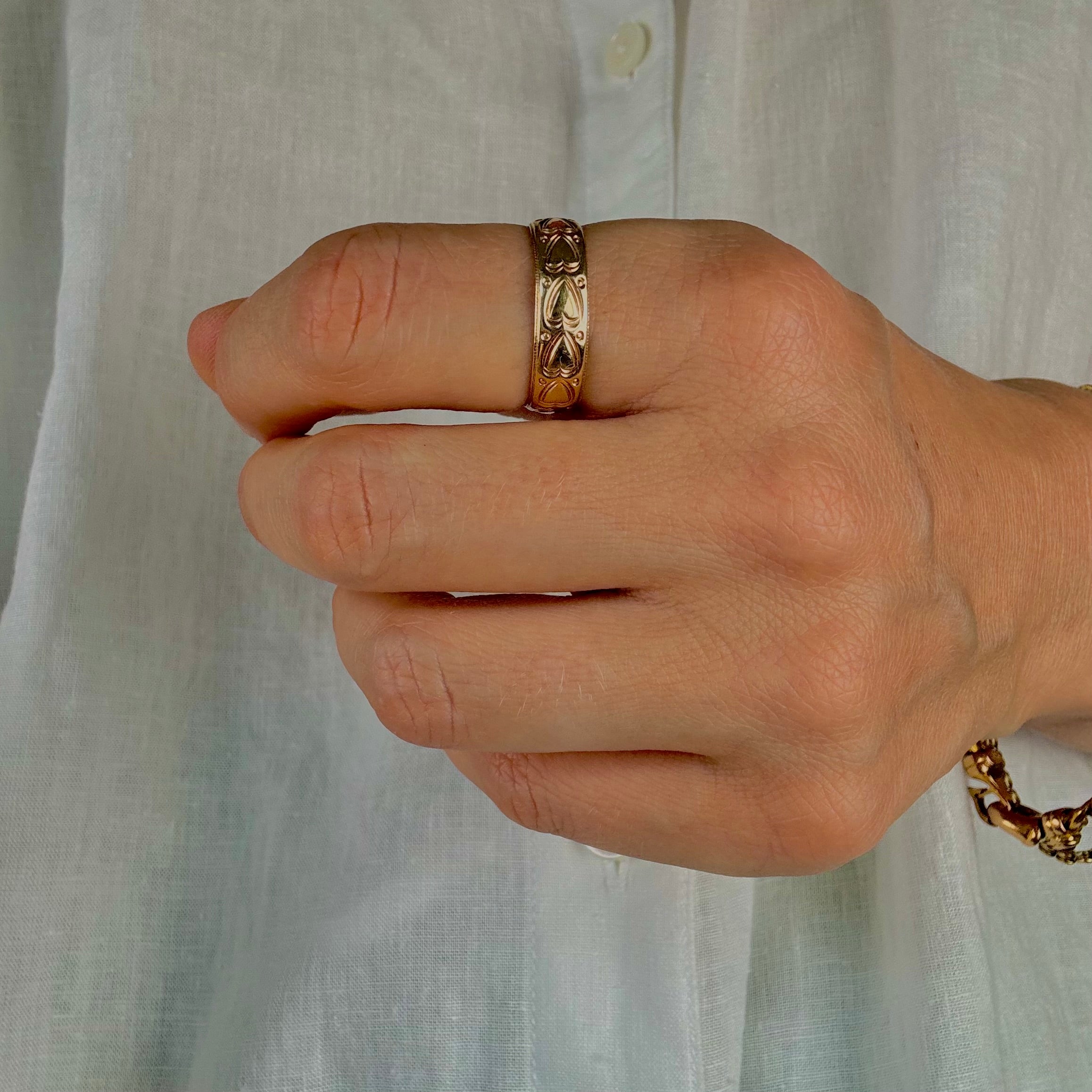 vintage gold 5.7 mm the Carved Heart Band