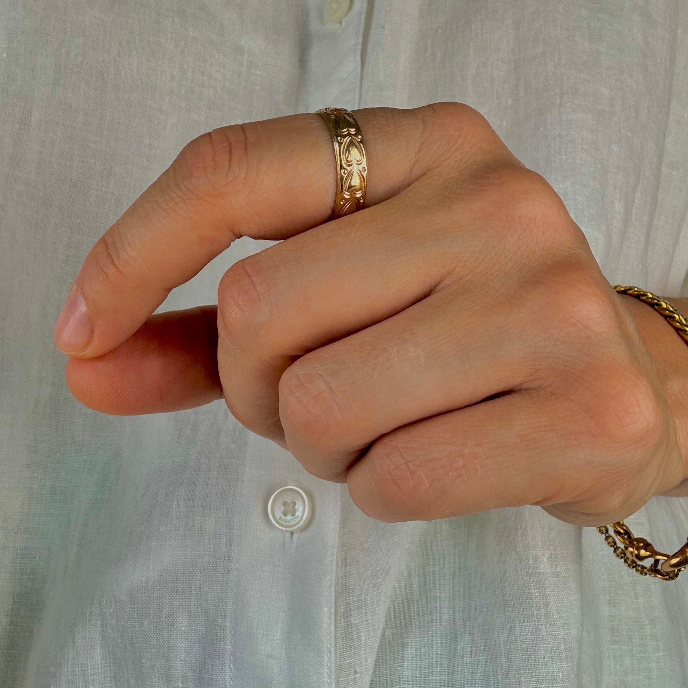 vintage gold 5.7 mm the Carved Heart Band
