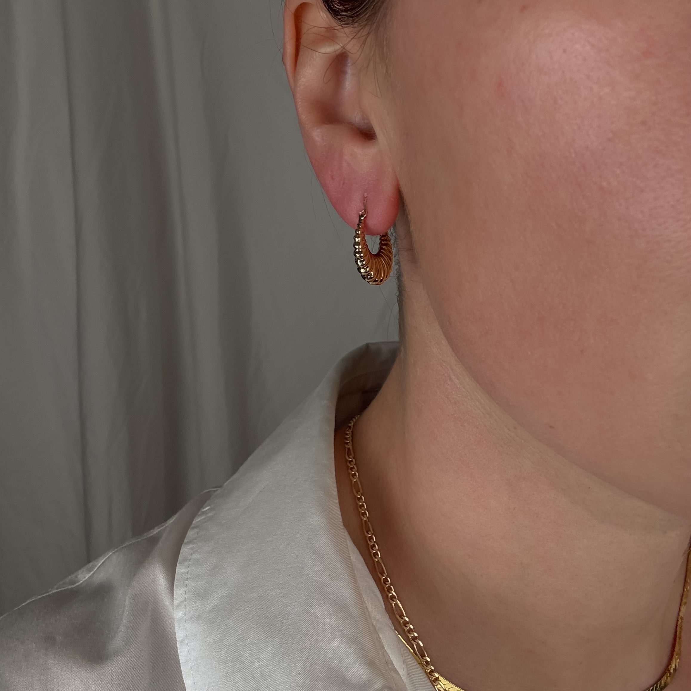 22.1 mm Gold Scallop Drop Hoops