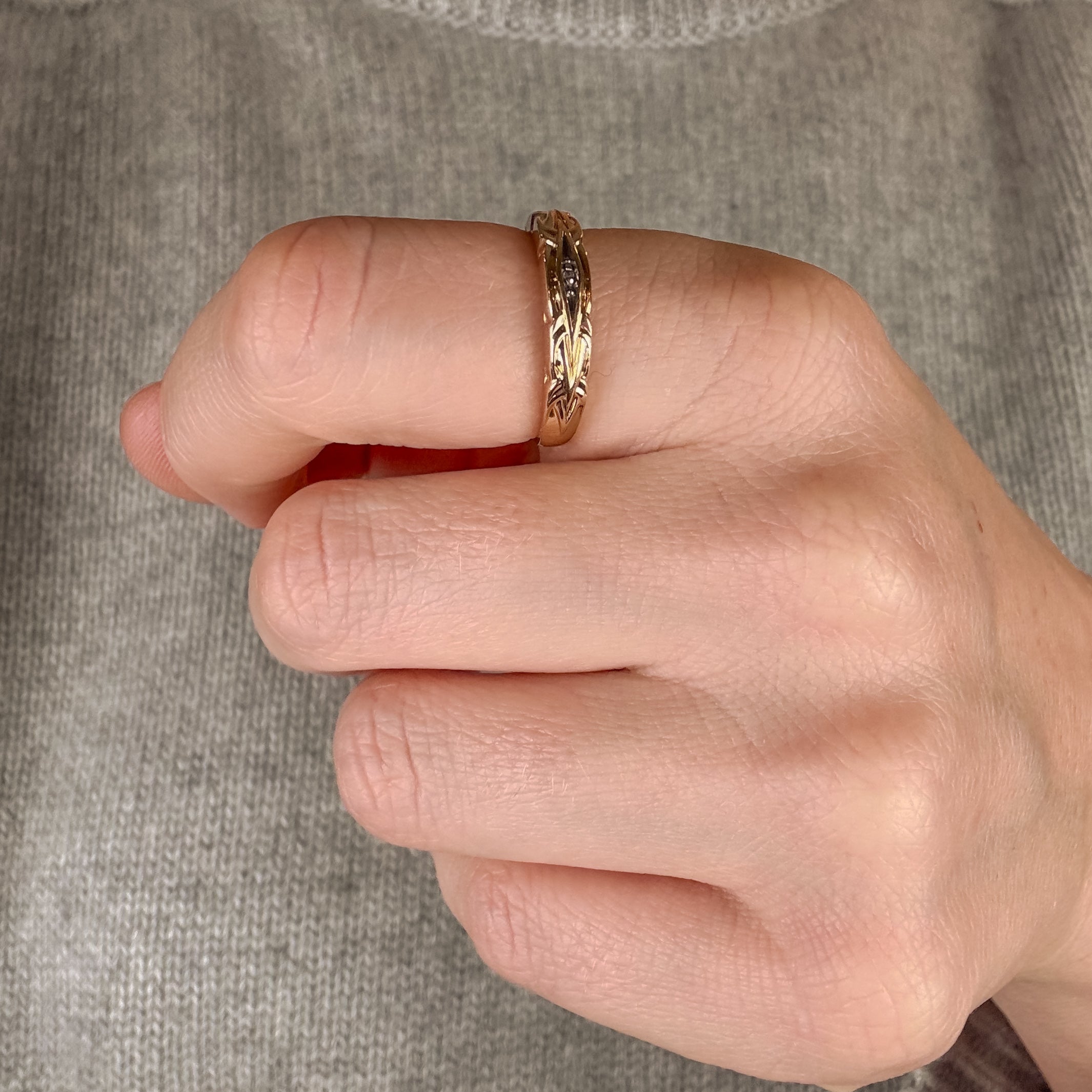 Detailed Diamond Gold Band