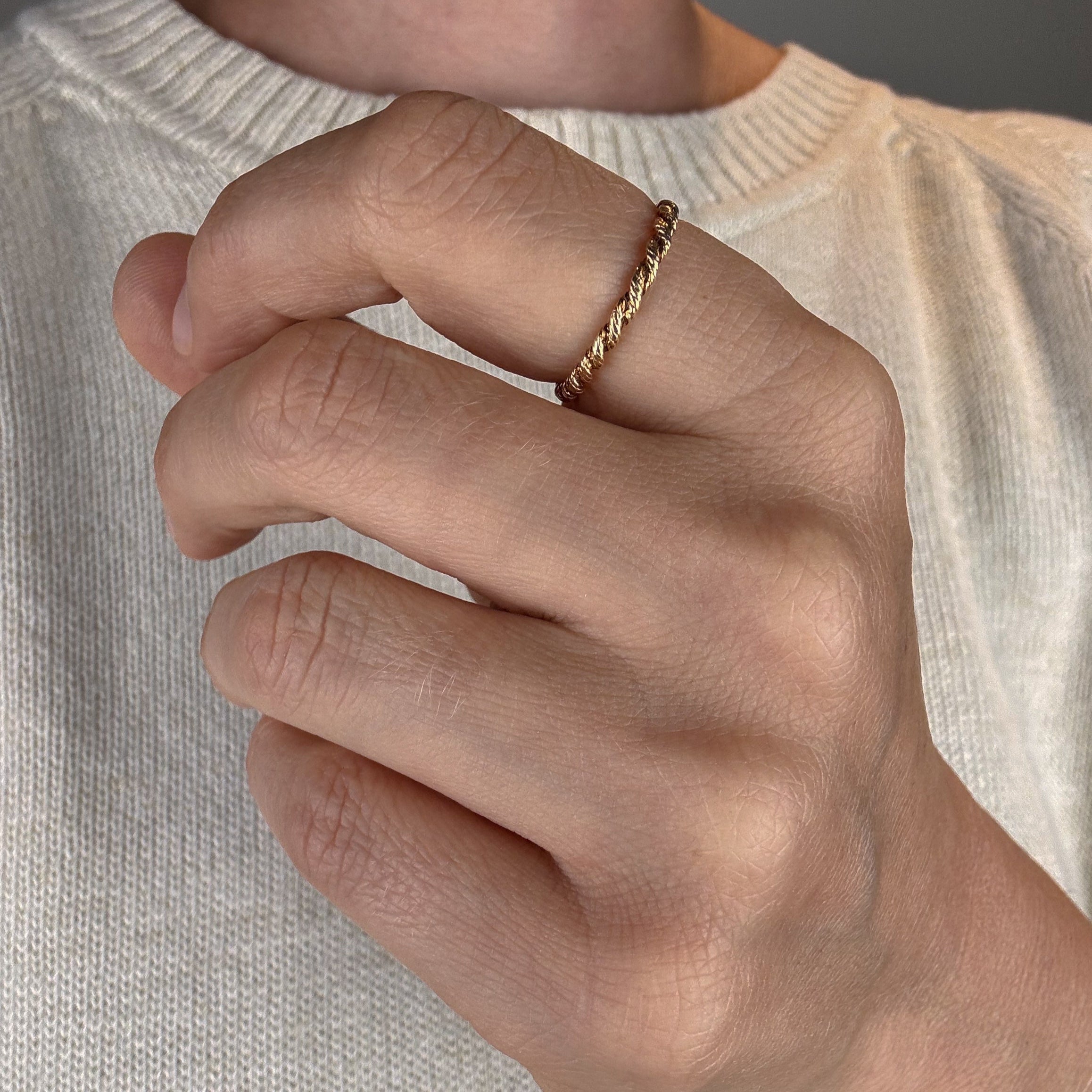 1.7mm Twist Detail Band