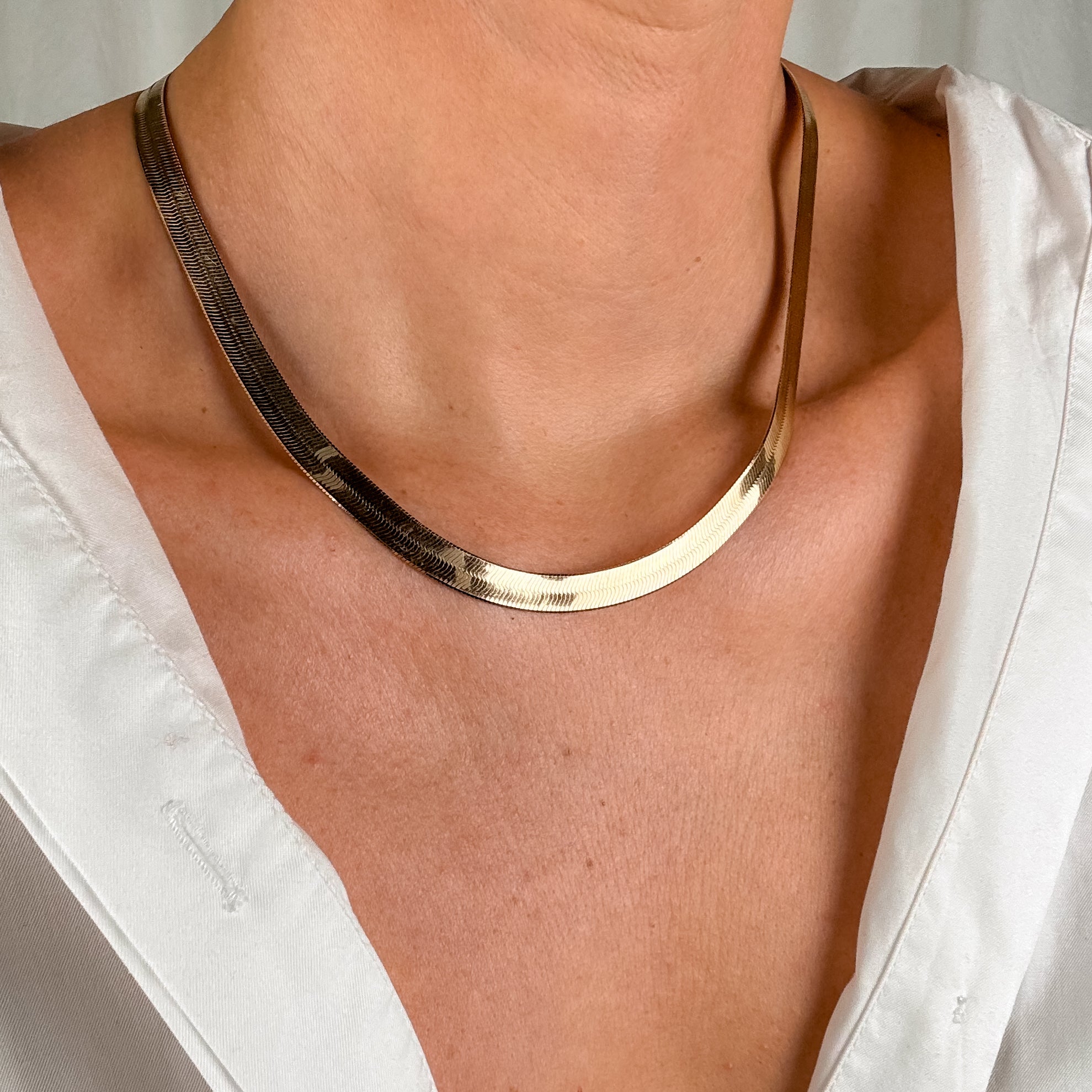 18” Wide Herringbone Chain Necklace