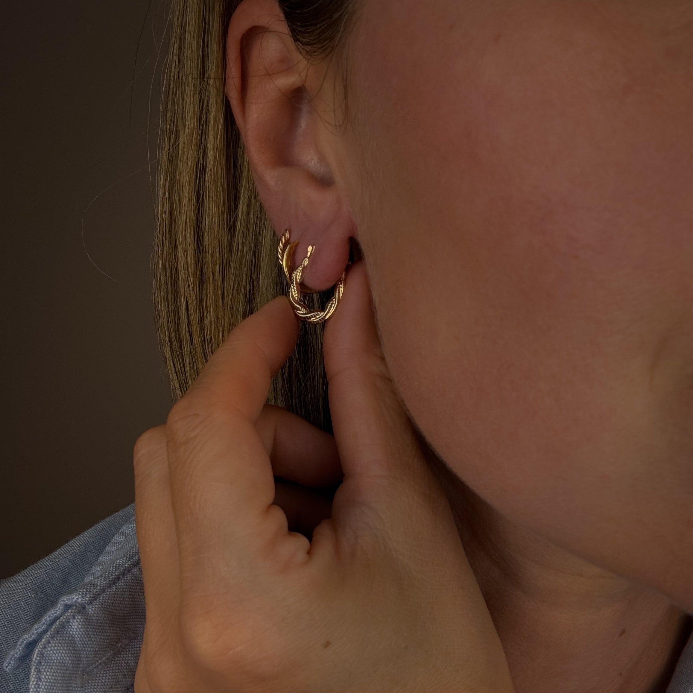 17mm Dainty Twist Hoops