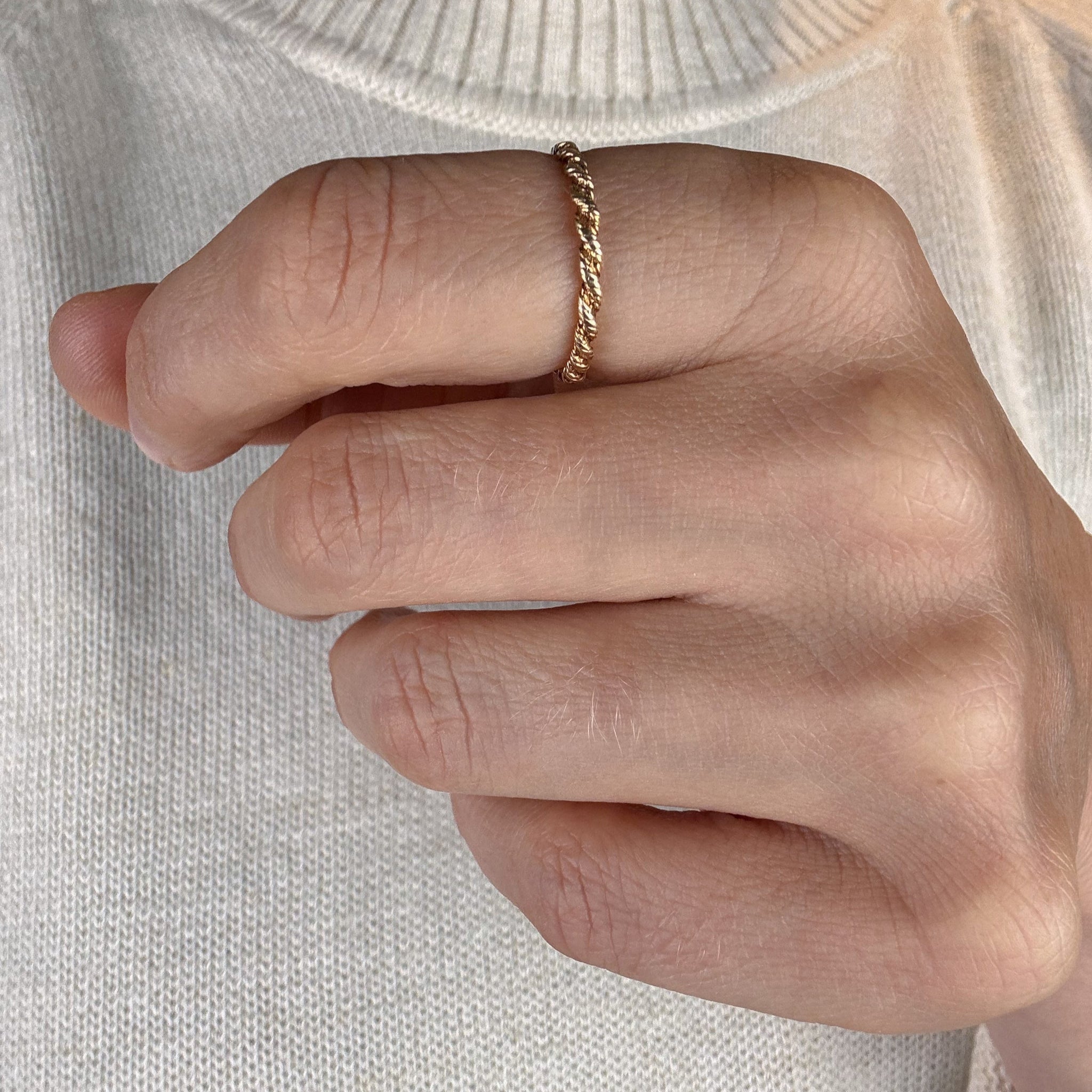 1.7mm Twist Detail Band