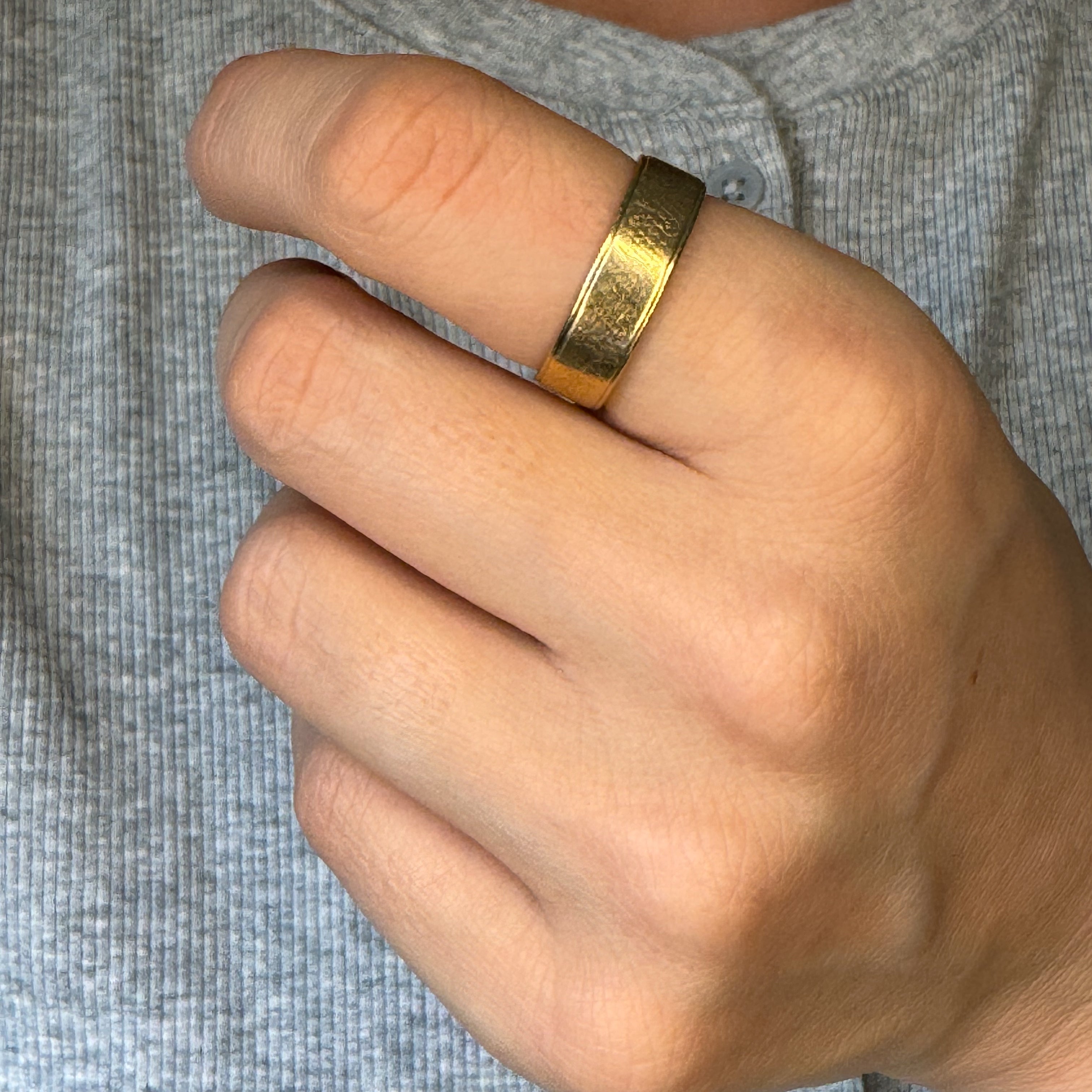 5.9 mm Gold Band with Detail