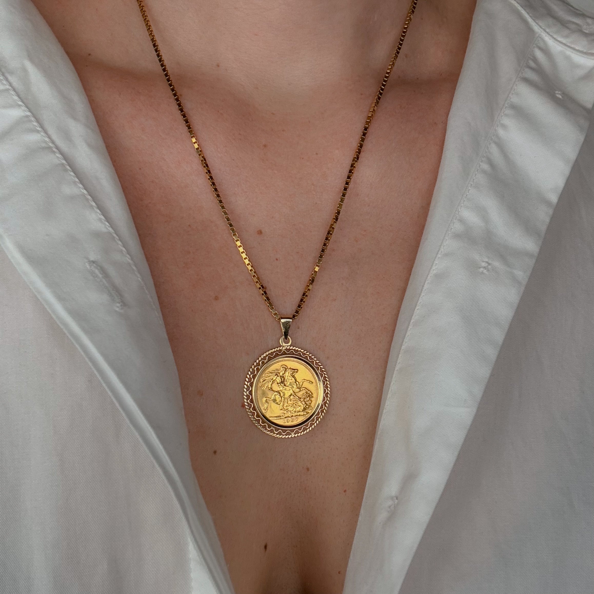 22k Sovereign Coin Pendant