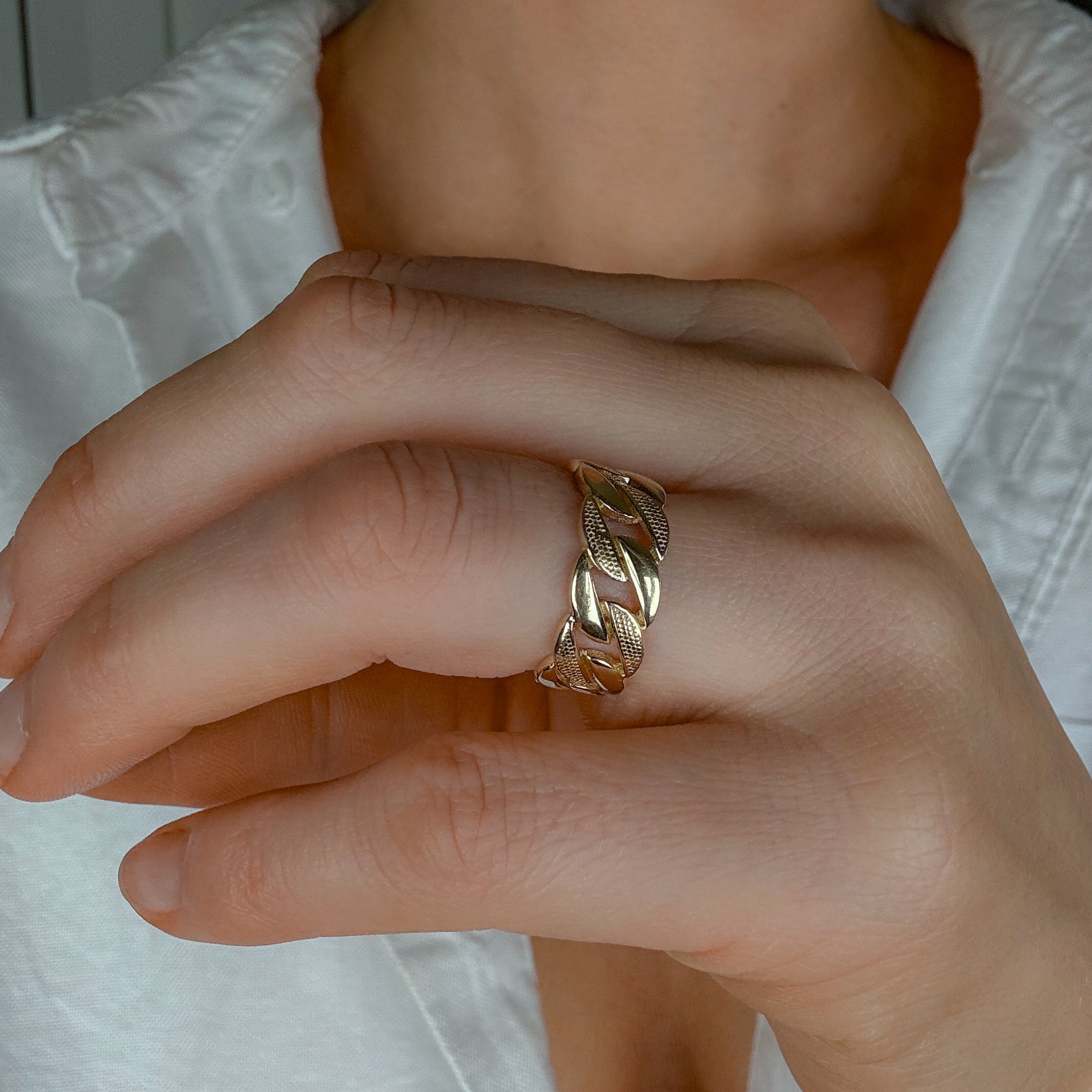 Multi-Texture Chain Gold Band
