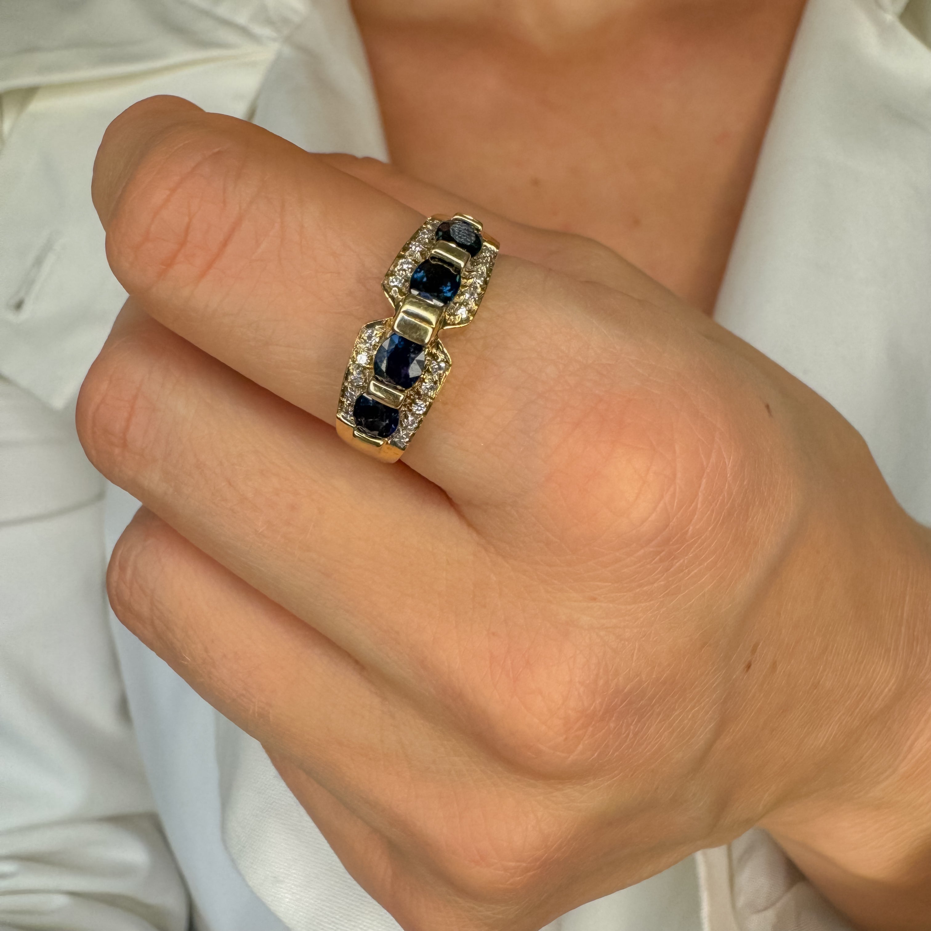 Exquisite Sapphire and Diamond Ring