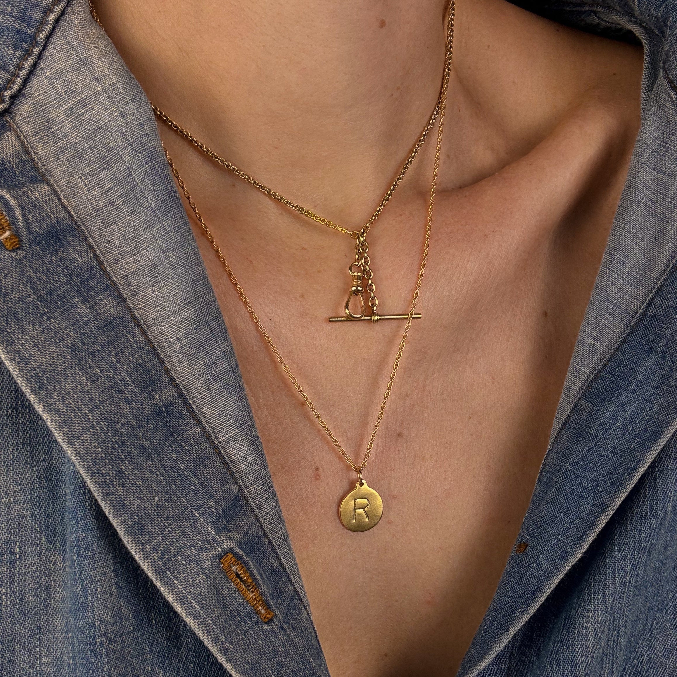 Circular 'R' Charm