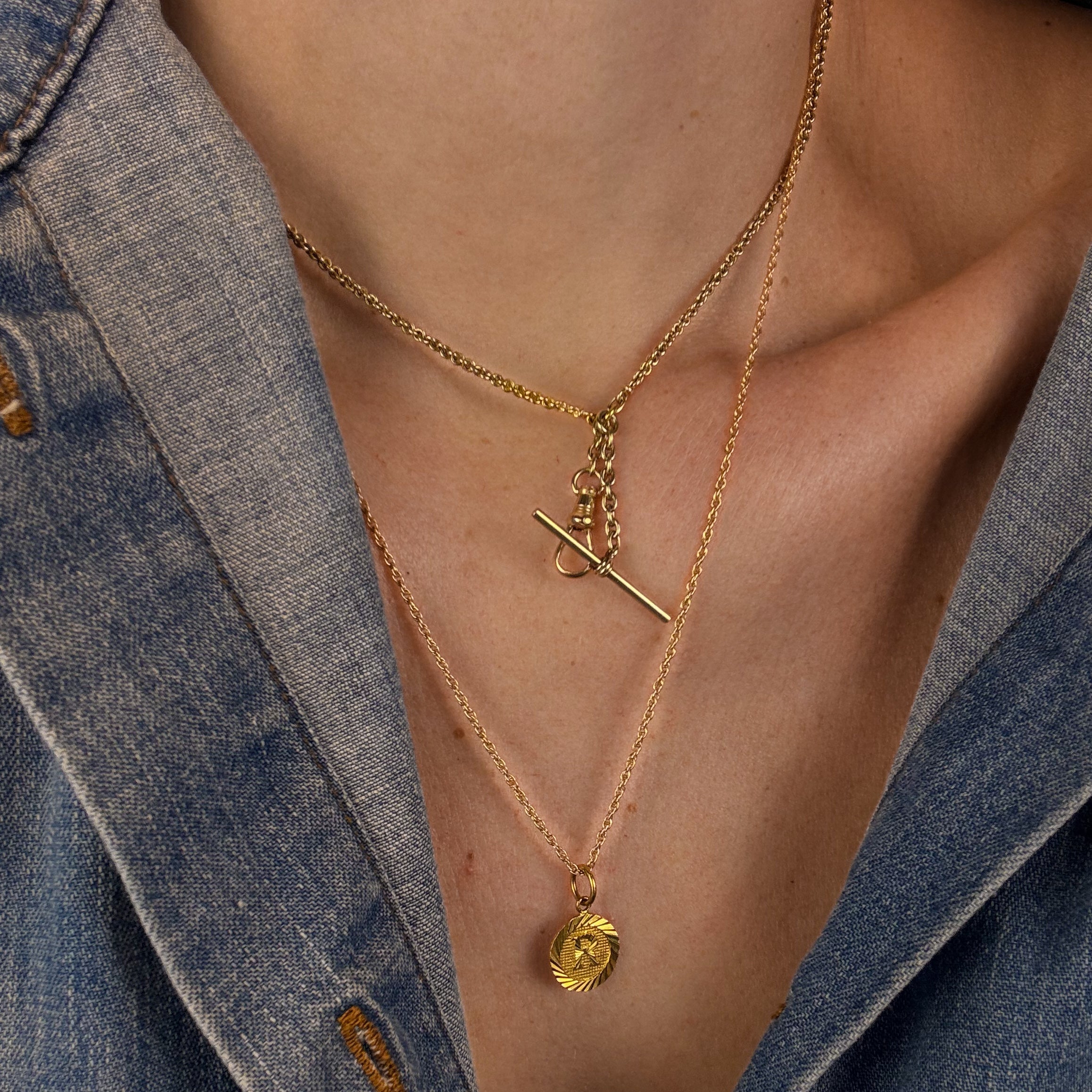 Sparkling 'R' Charm