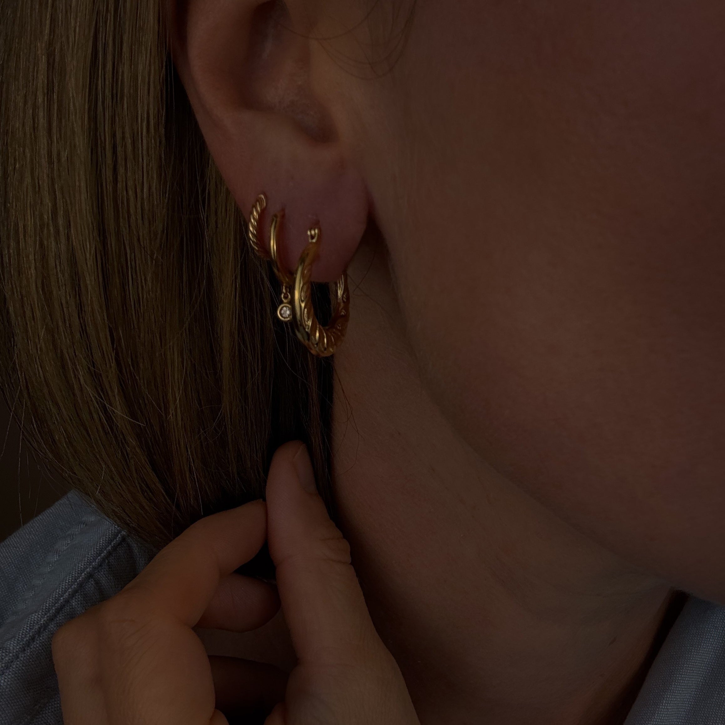 22.5mm Twist Detail Hoops
