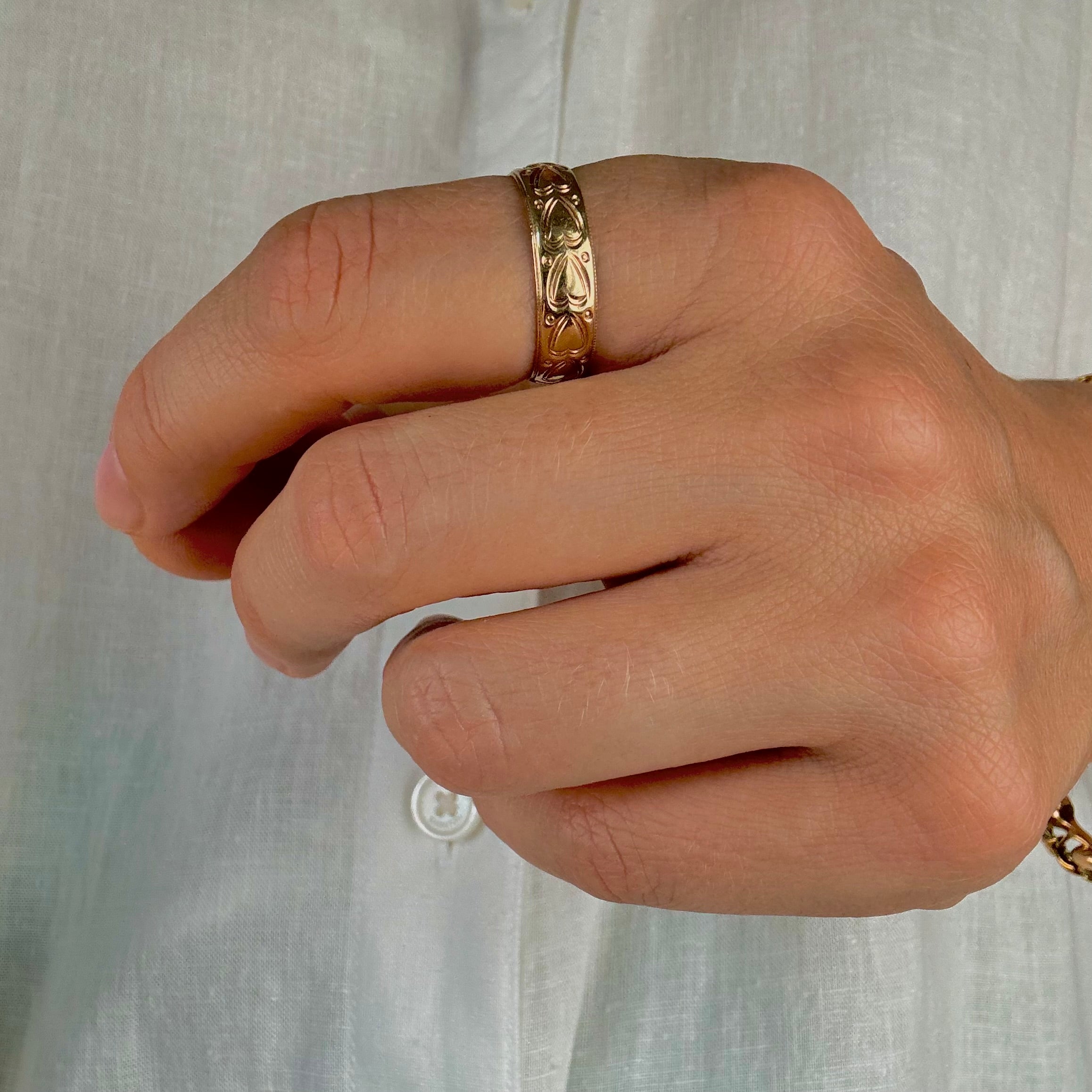 vintage gold 5.7 mm the Carved Heart Band