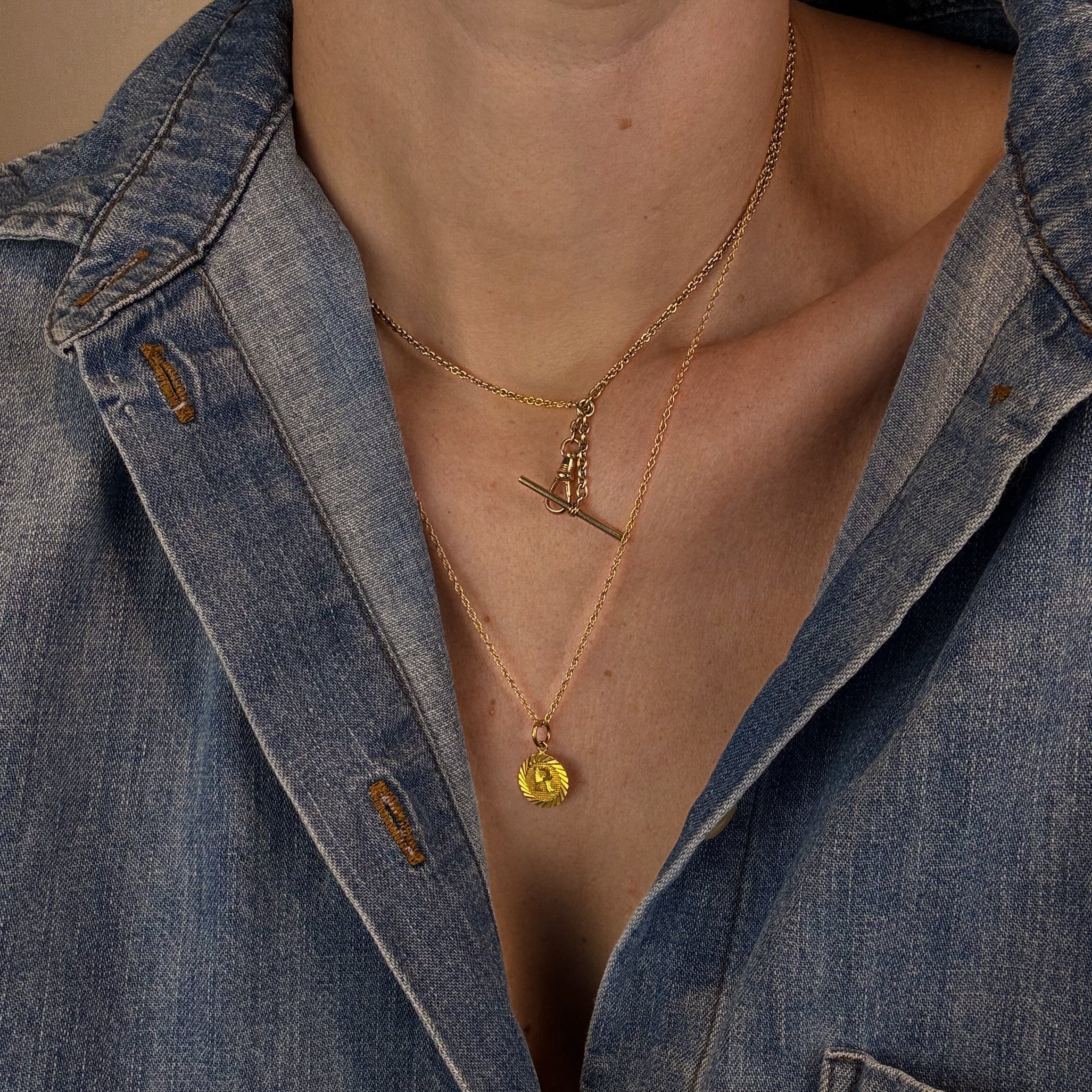 Sparkling 'R' Charm