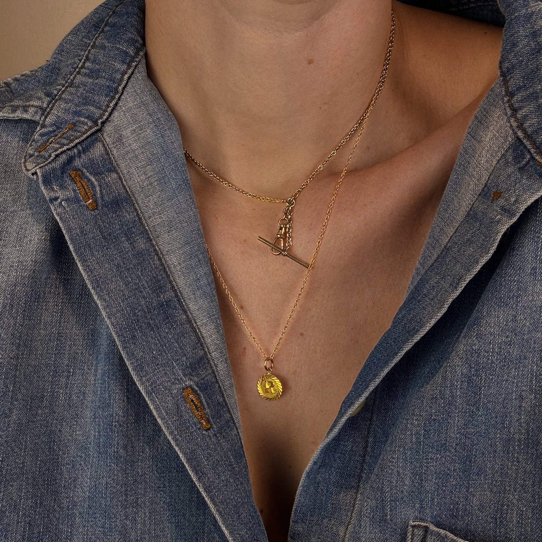 Sparkling 'R' Charm