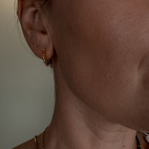 15.7mm Dainty Scalloped Hoops