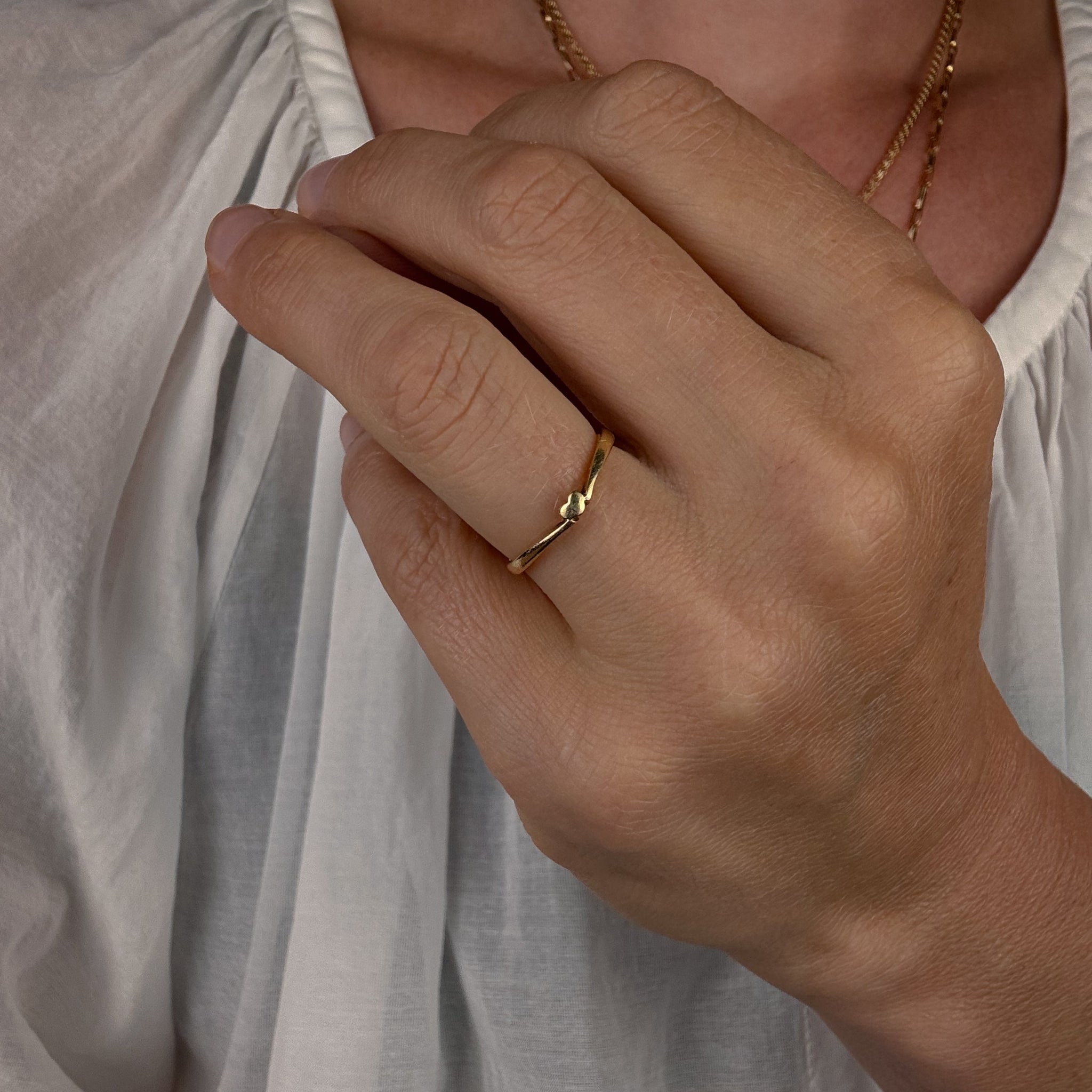 Dainty Heart Band