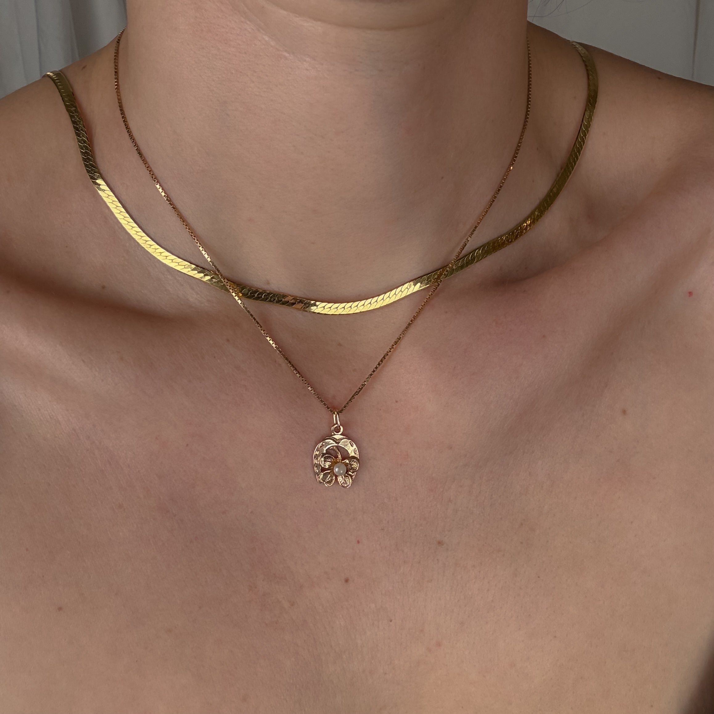Four Leaf Clover x Horseshoe Pearl Charm