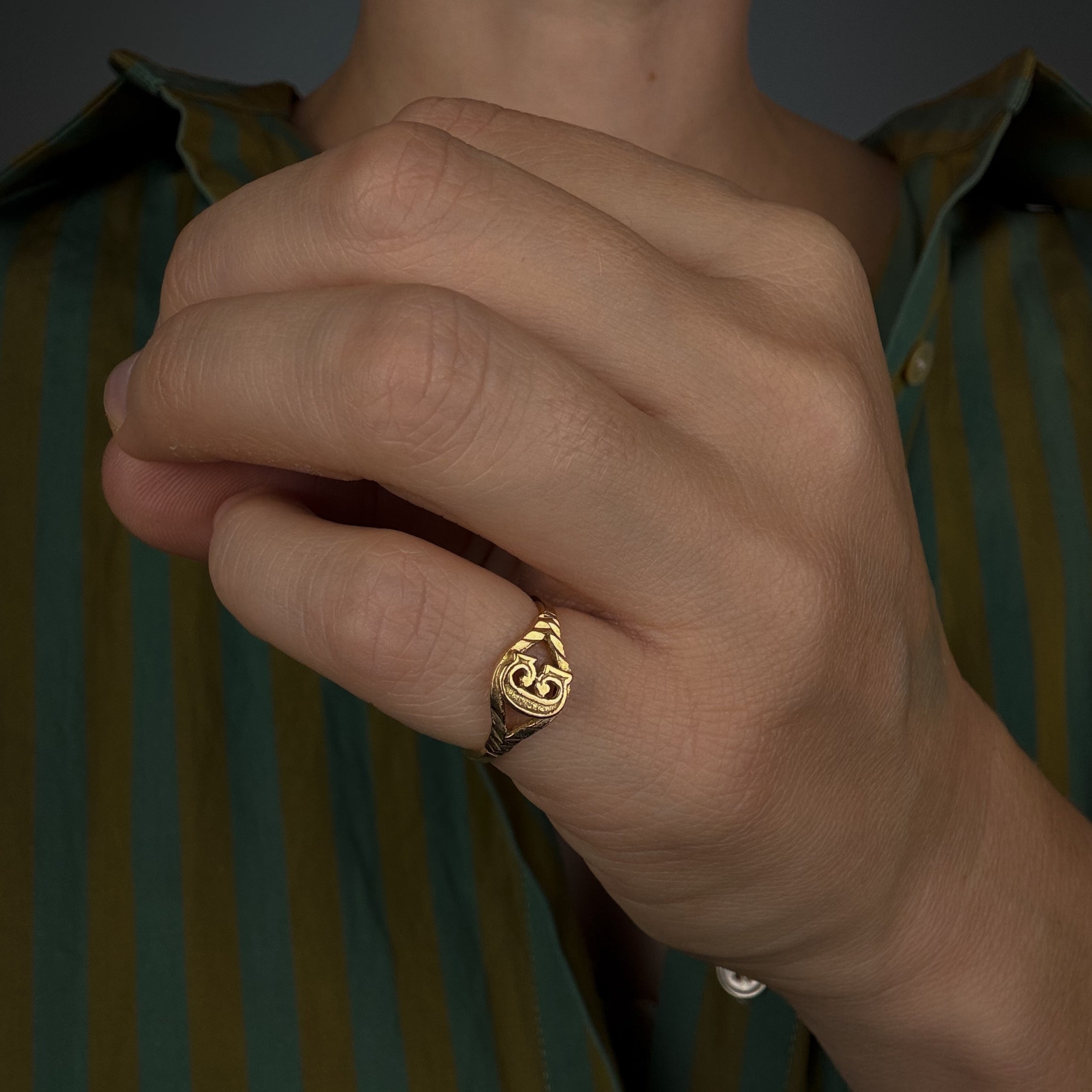 'G' Signet Ring