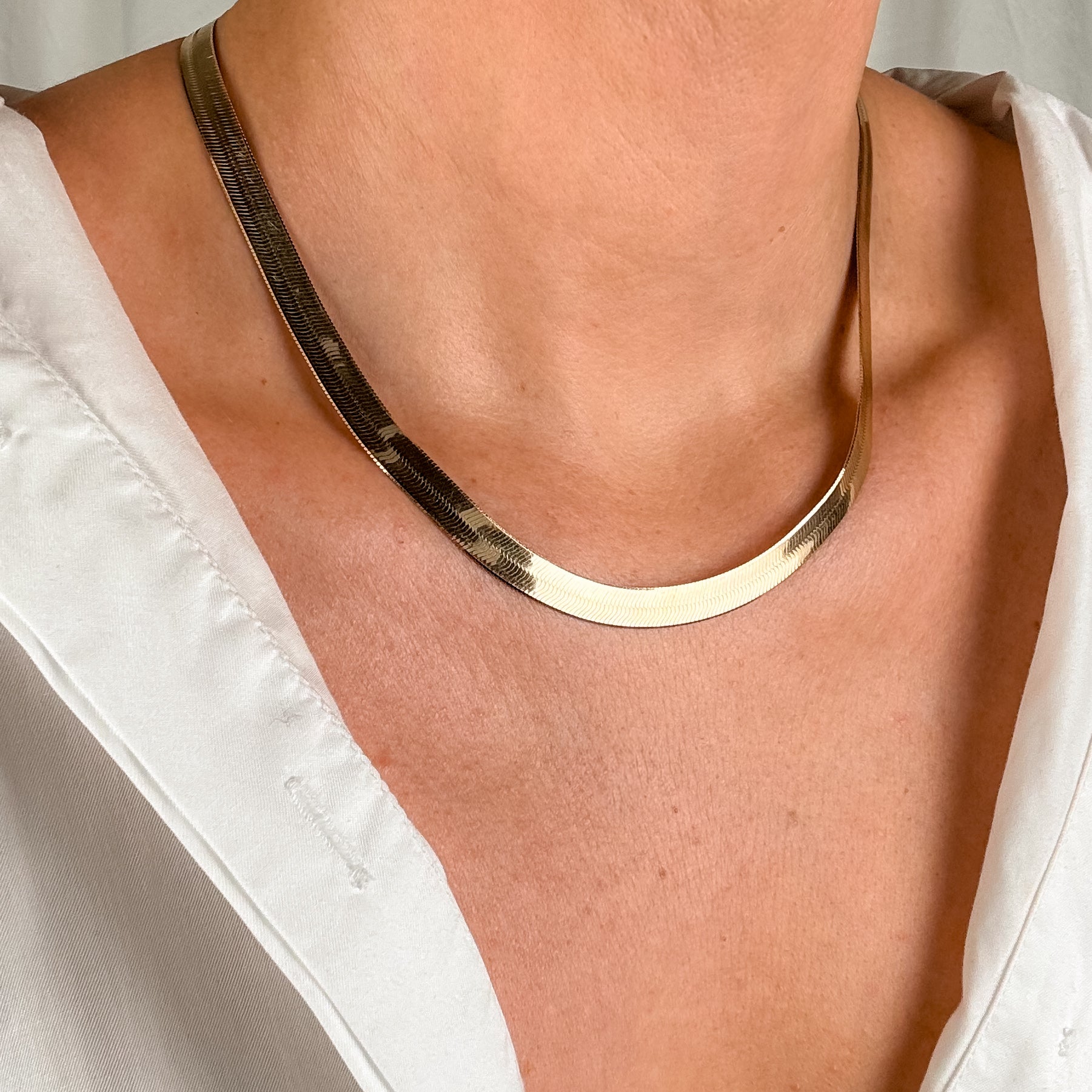 18” Wide Herringbone Chain Necklace