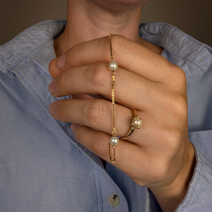 Stationary Pearl Bracelet