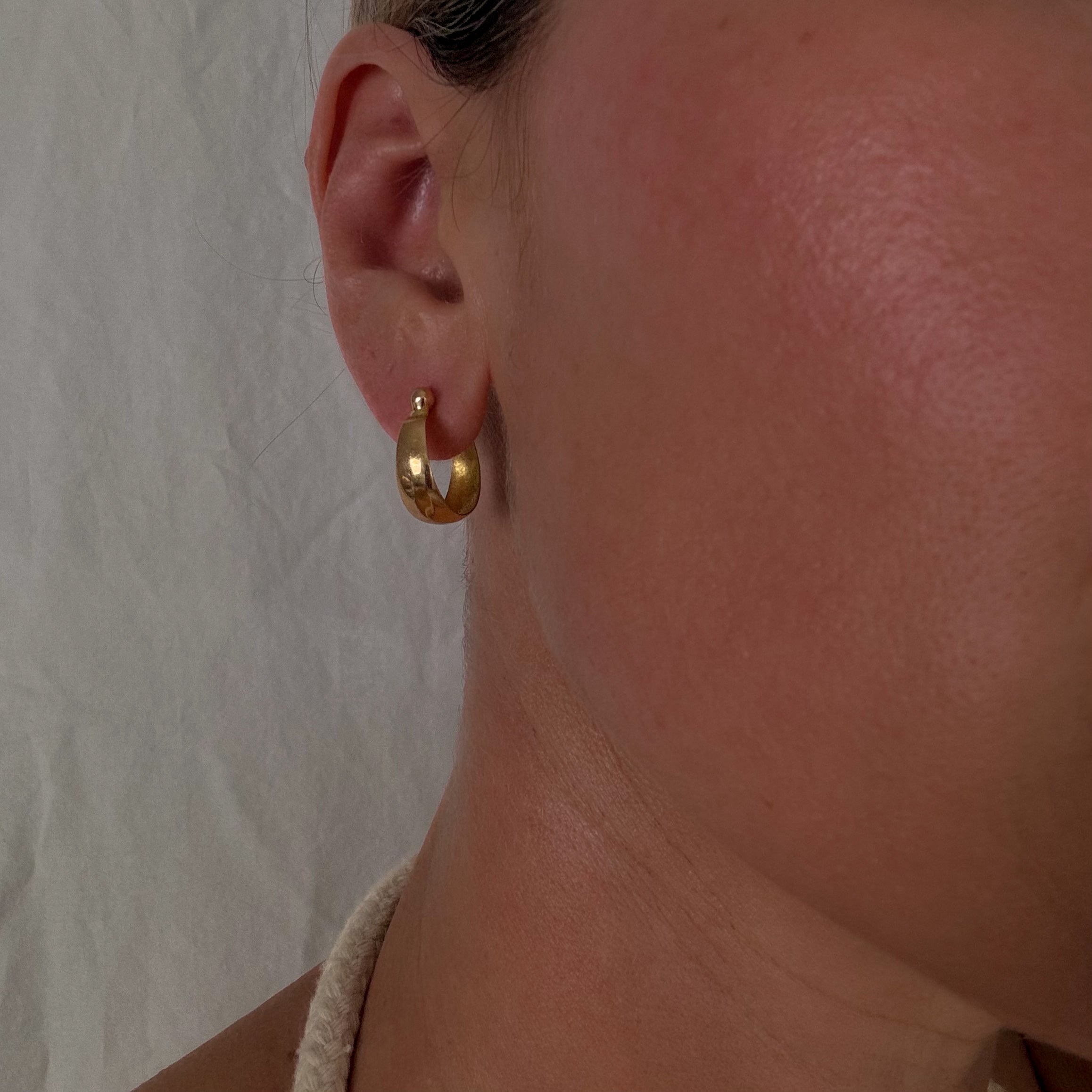 18.2 mm Ball Detail Gold Hoops