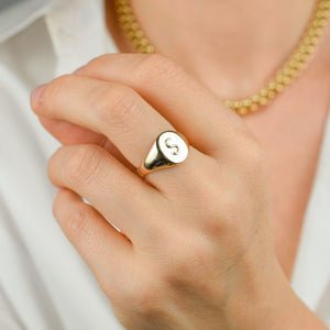 vintage gold 's' signet ring