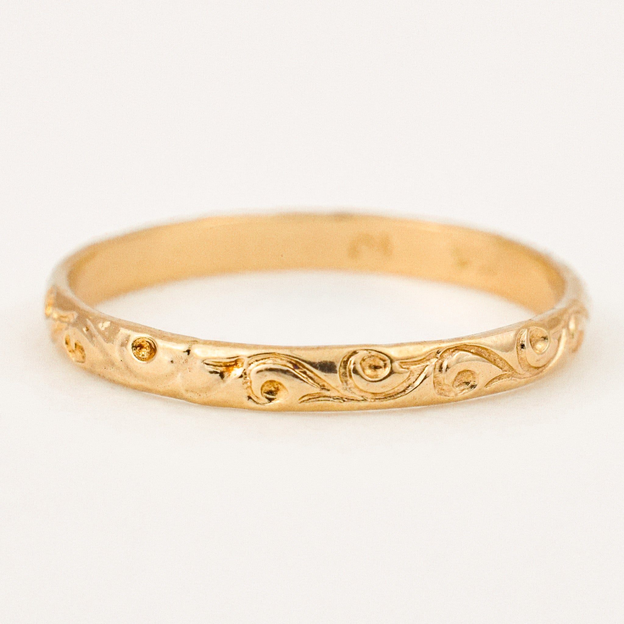 2.1 mm Wavey Gold Band