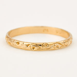 2.1 mm Wavey Gold Band