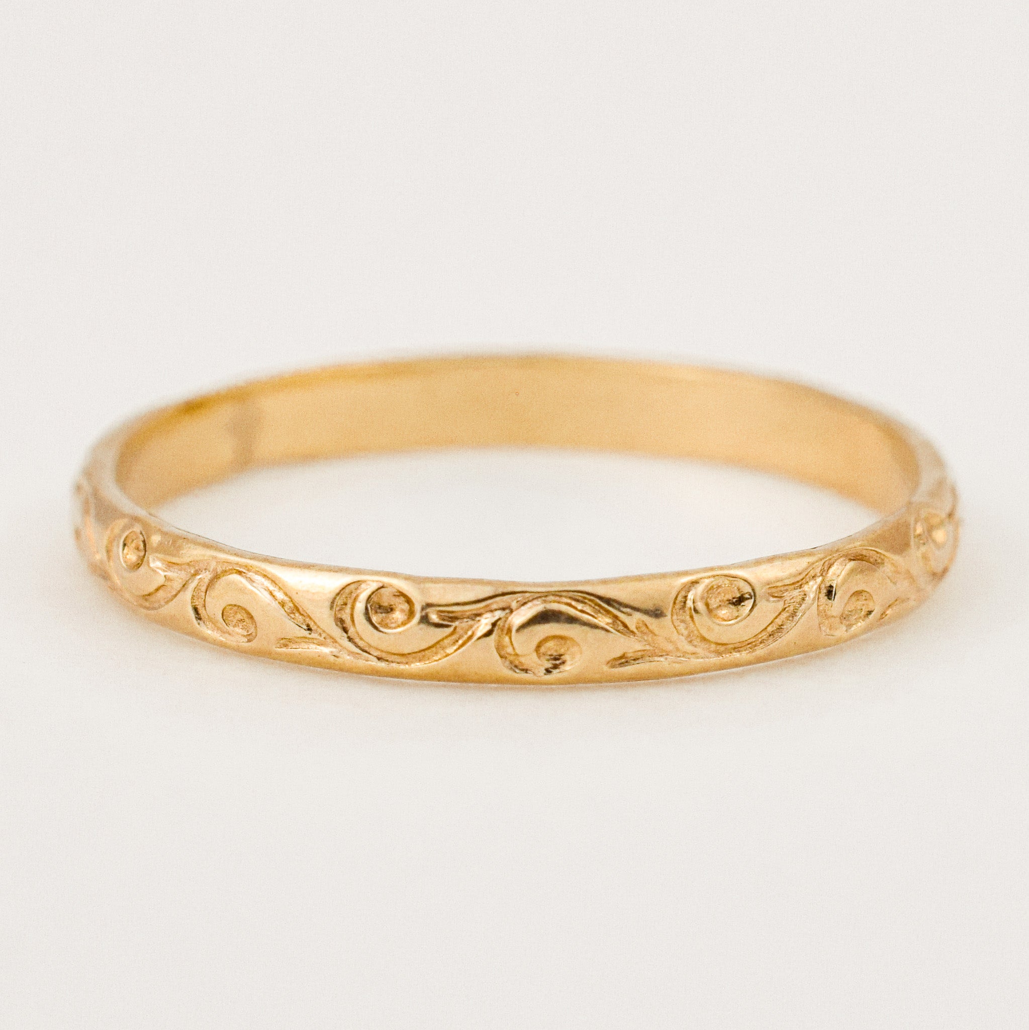 2.1 mm Wavey Gold Band
