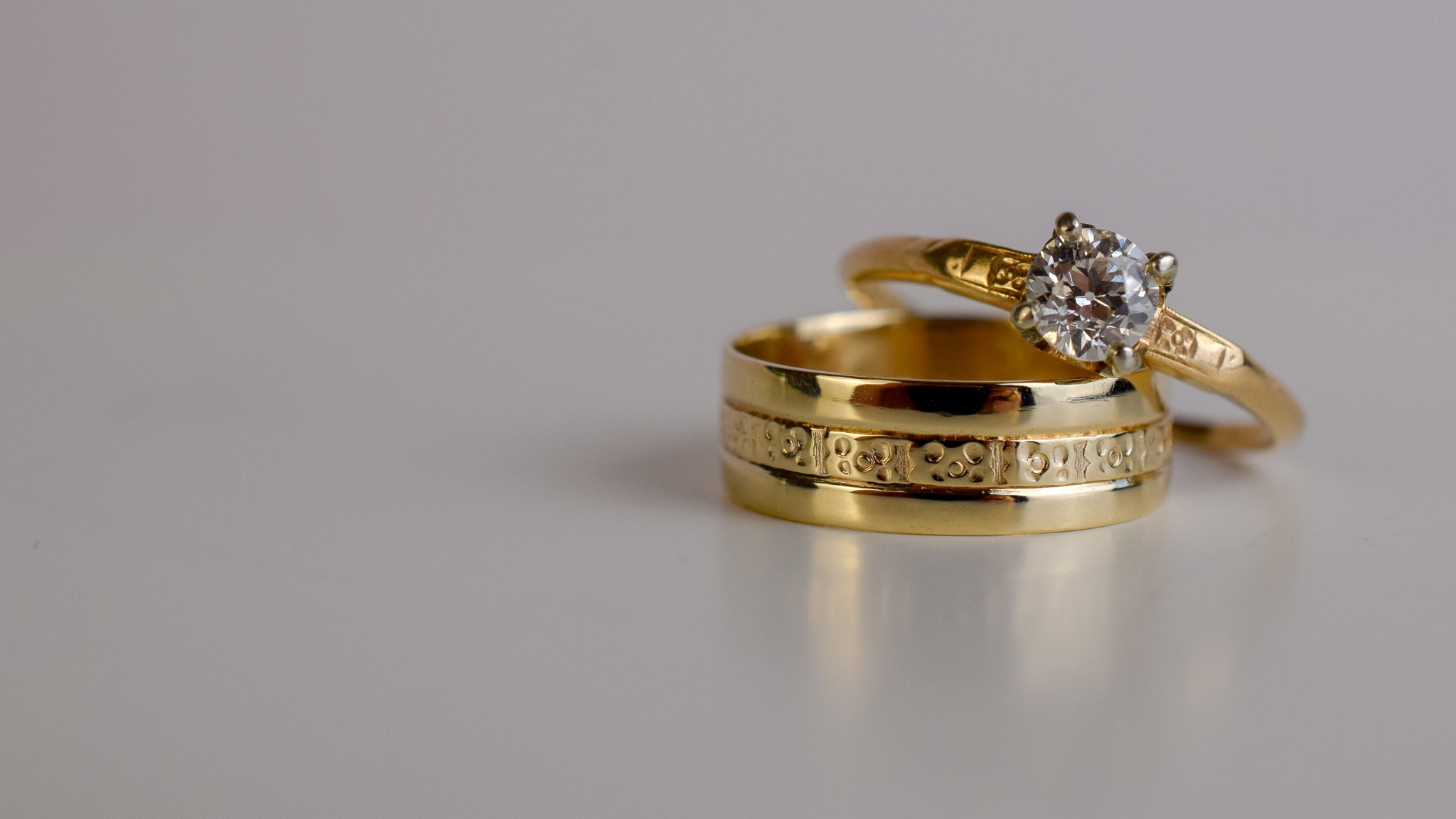 Vintage and antique engagement rings and wedding bands, folklor vintage jewelry Canada