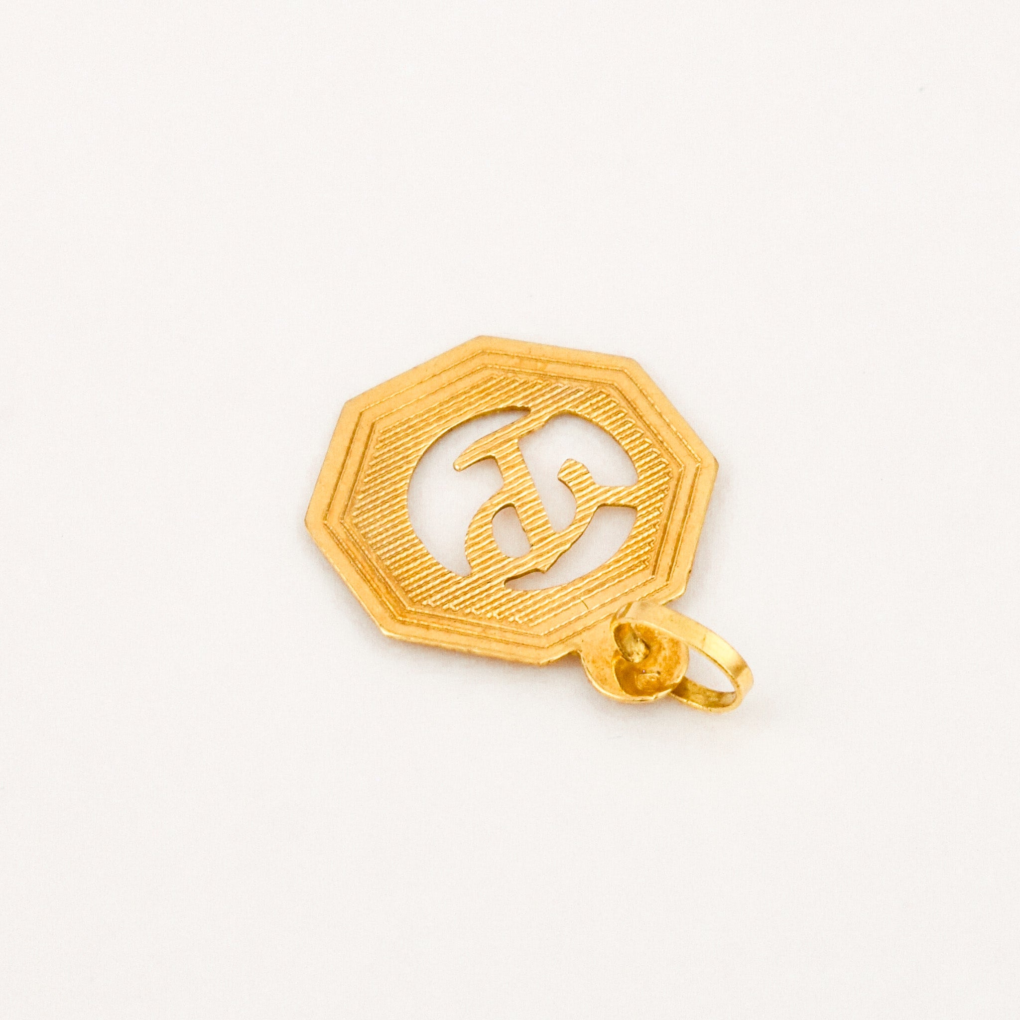 Octa 'P' Charm