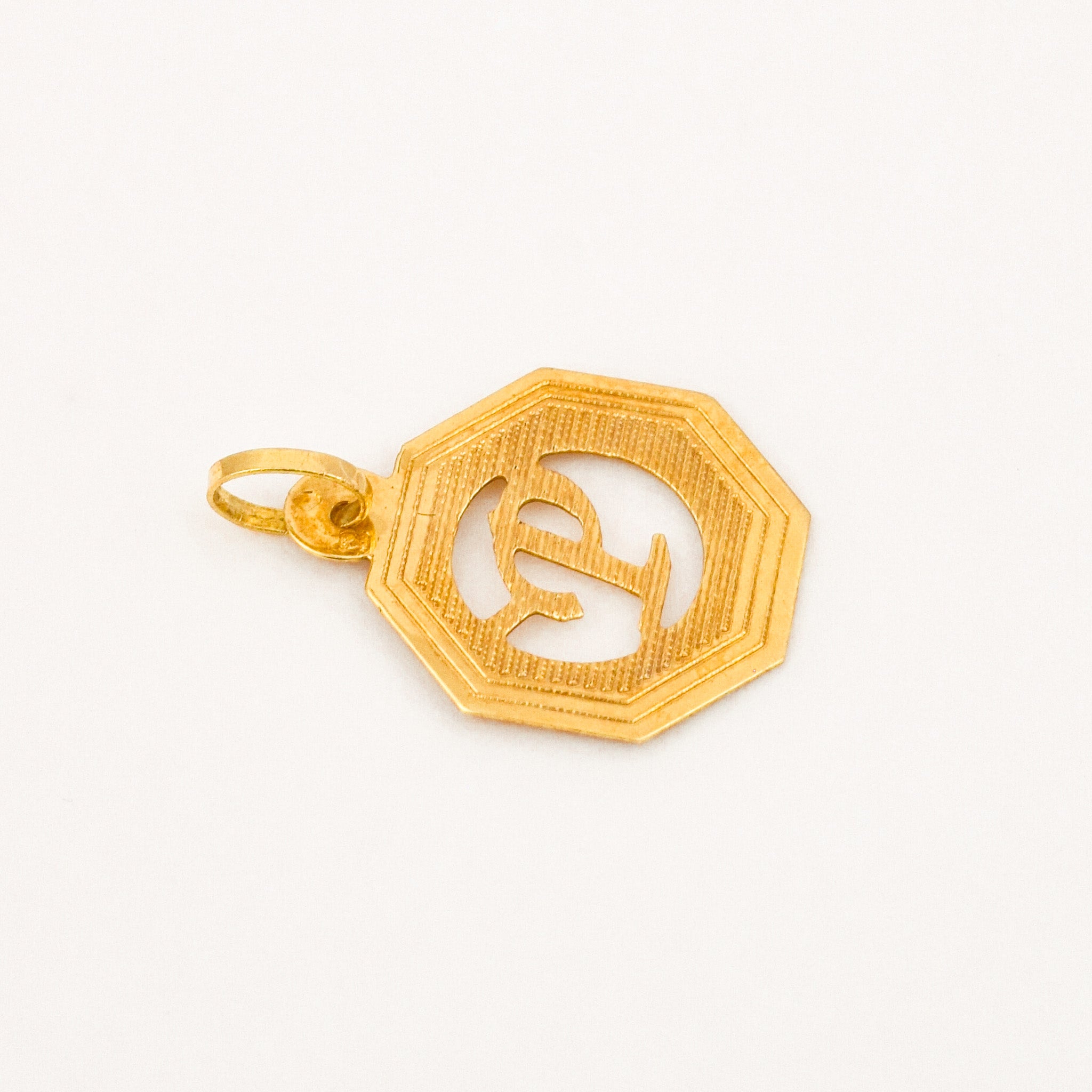 Octa 'P' Charm