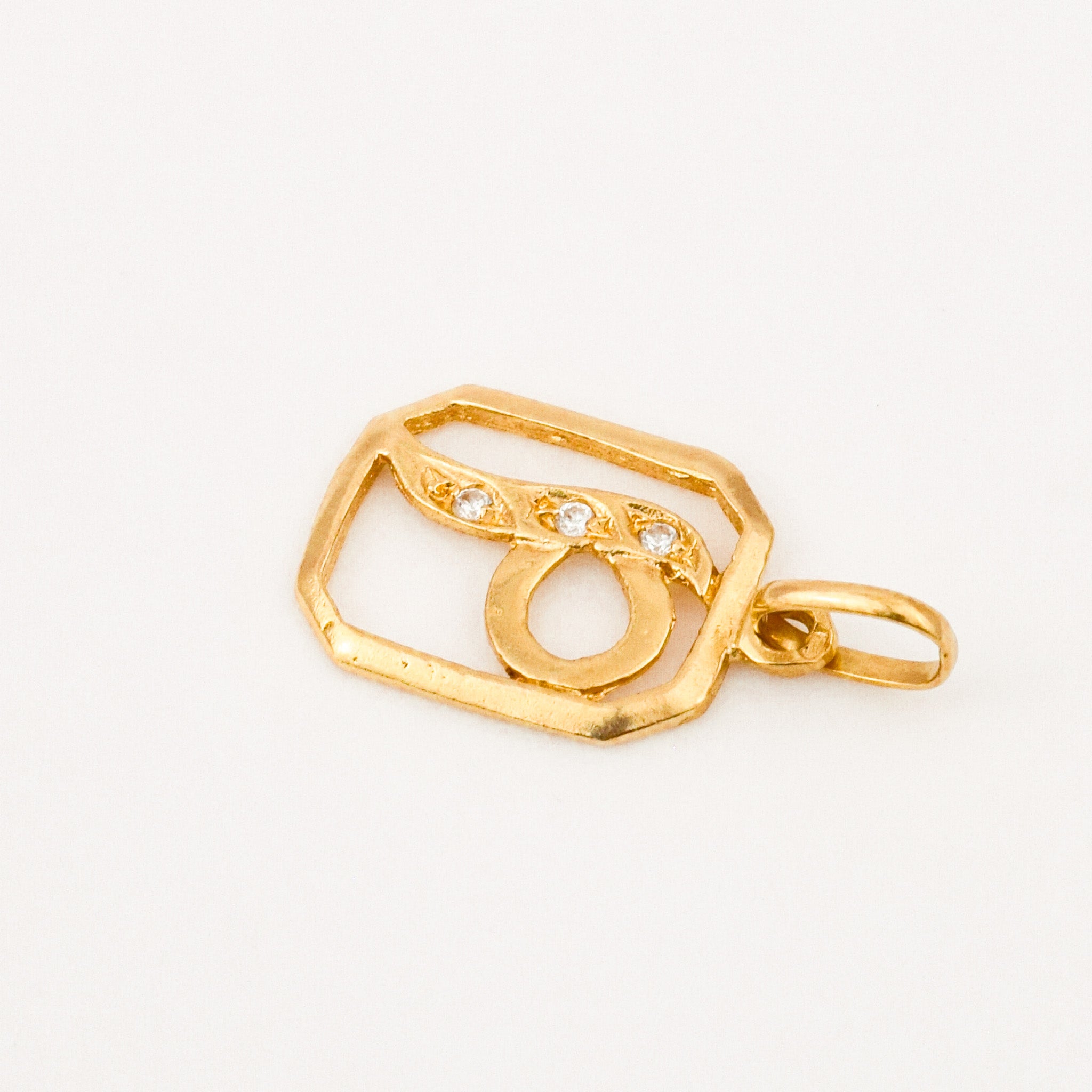 Sparkling 'P' Trilogy Letter Pendant