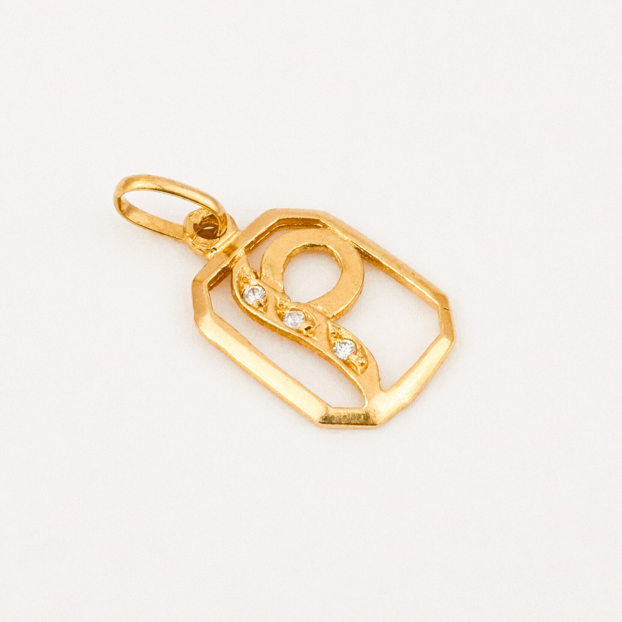 Sparkling 'P' Trilogy Letter Pendant