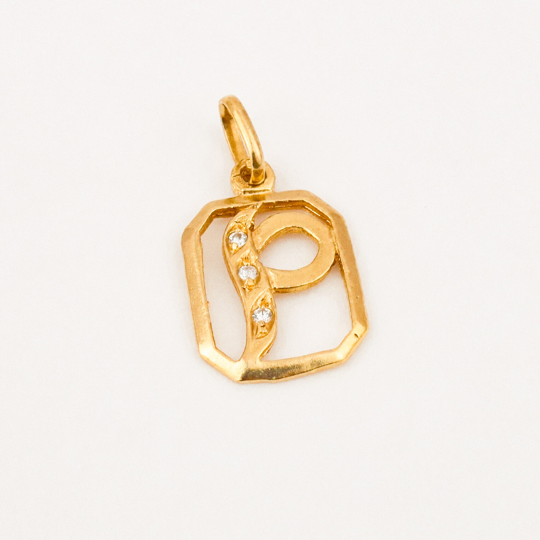 Sparkling 'P' Trilogy Letter Pendant