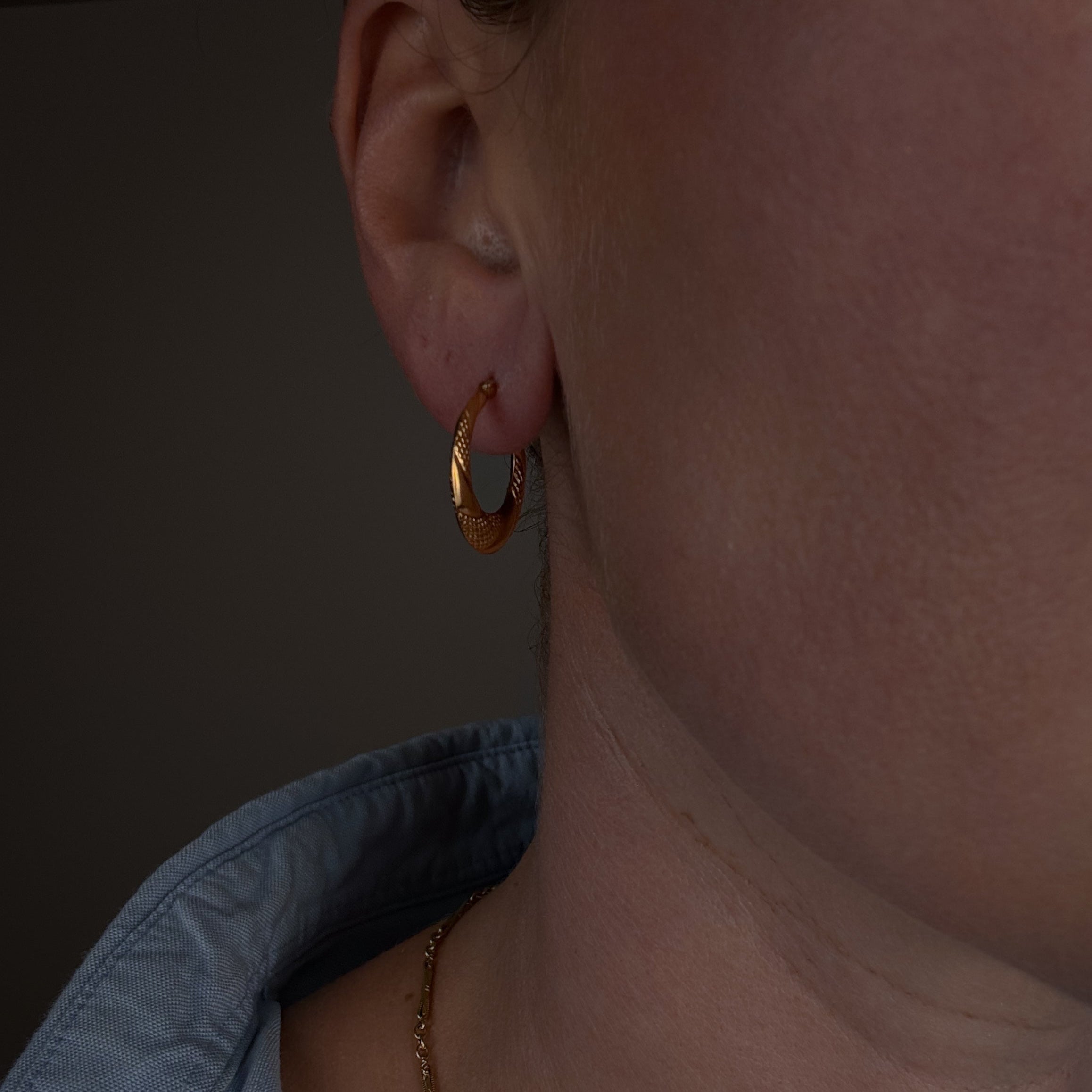 22.5mm Twist Detail Hoops