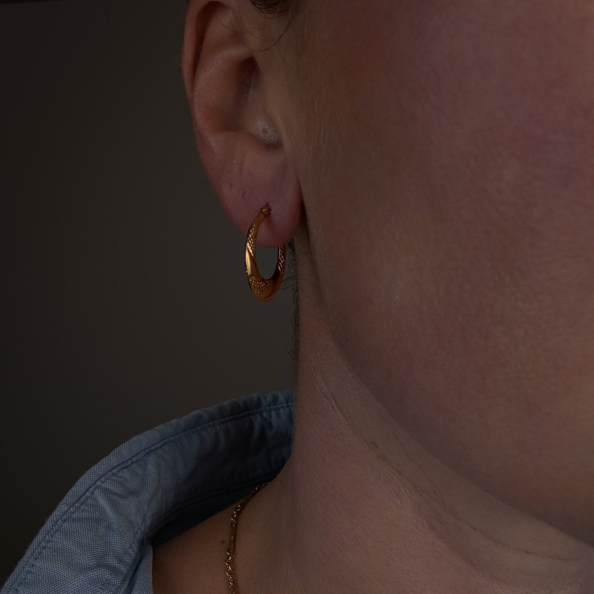 22.5mm Twist Detail Hoops