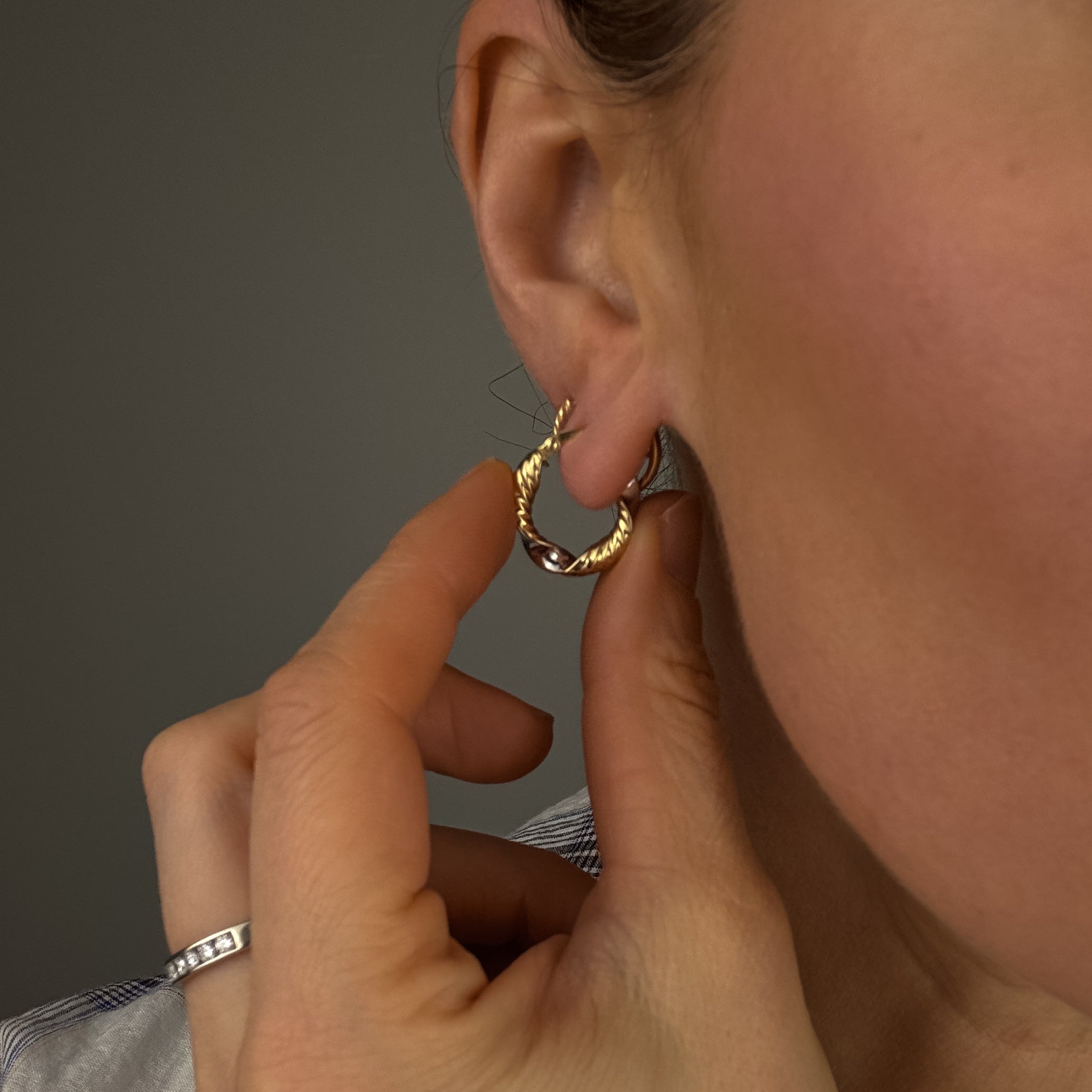 19.2mm Two-Toned Twist Hoops