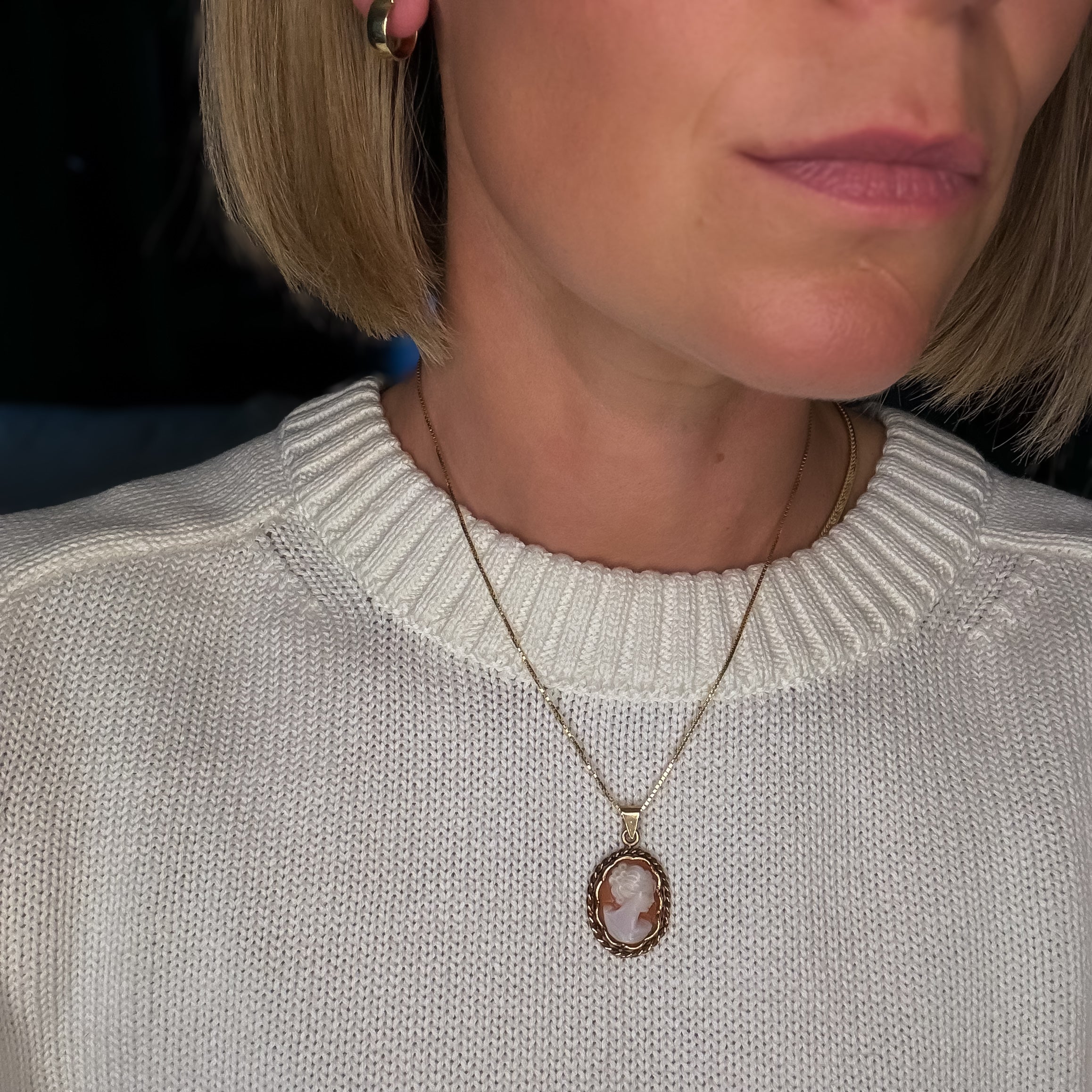 Cornelian Shell Cameo Pendant
