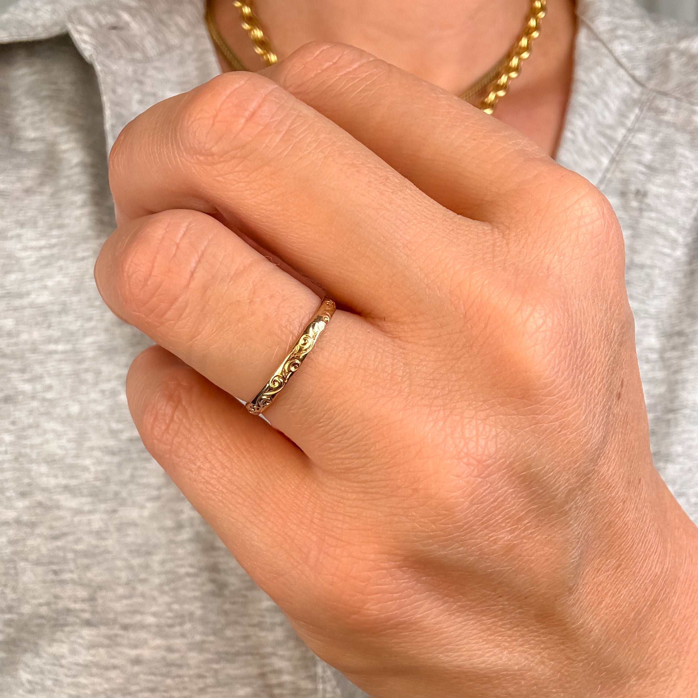 2.1 mm Wavey Gold Band