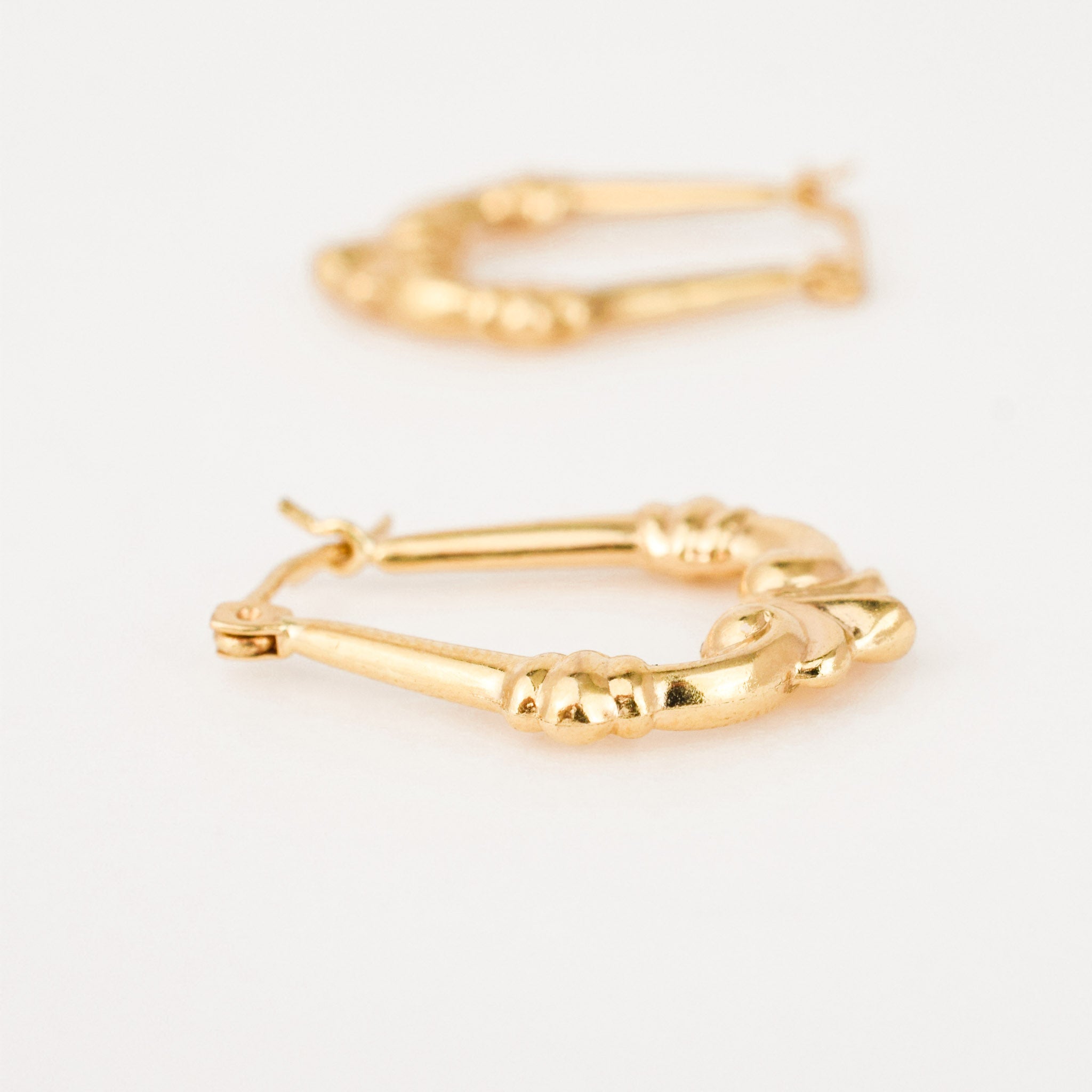 vintage gold filigree hoop earrings 
