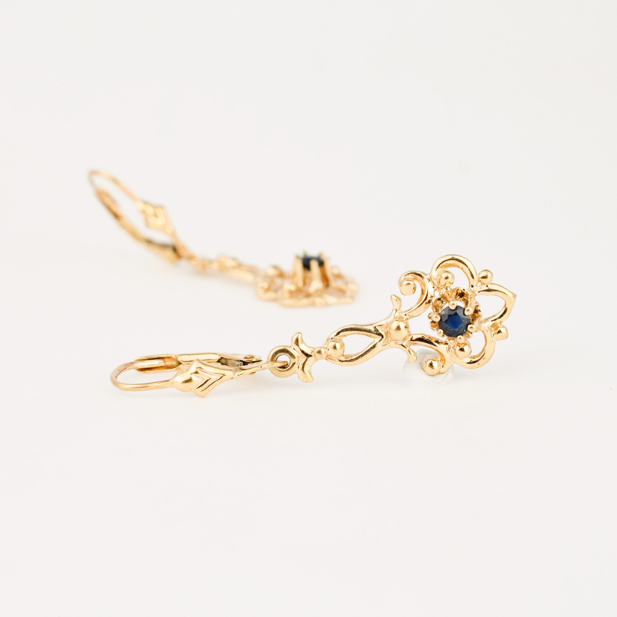 vintage gold Sapphire Filigree Earrings