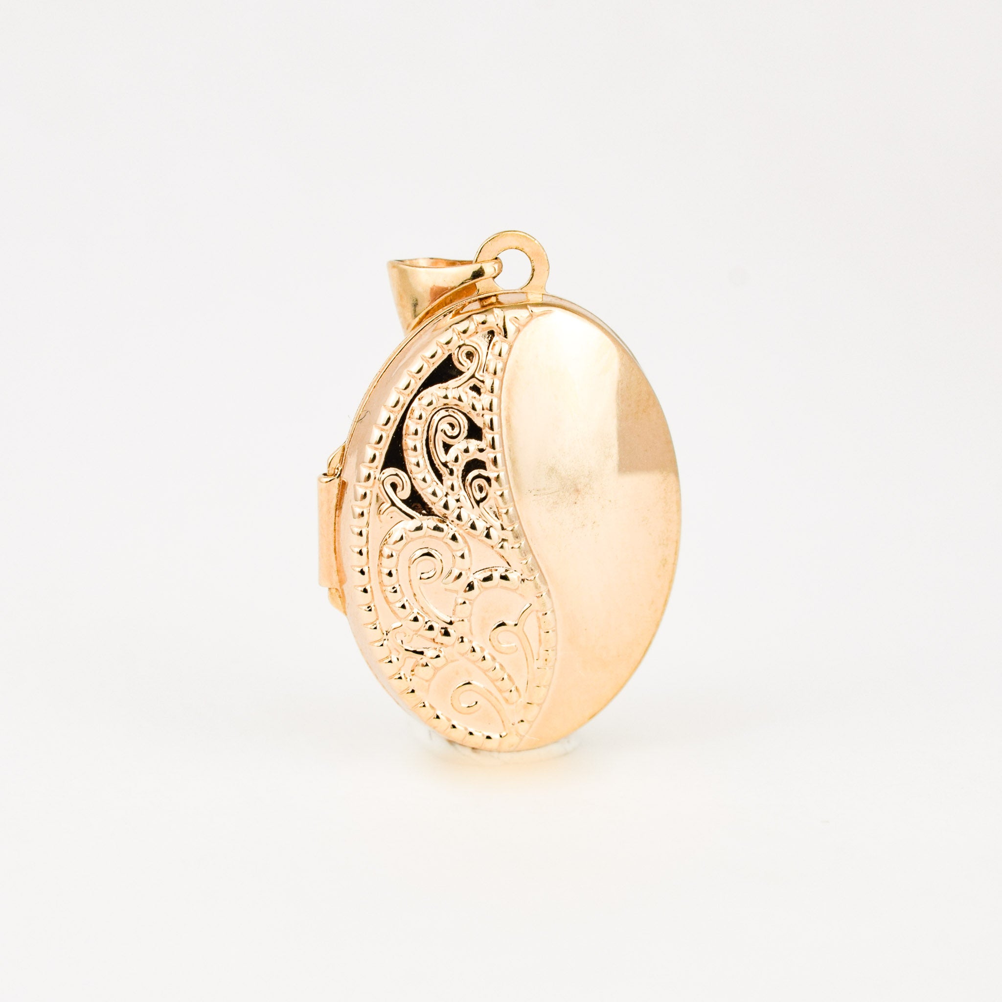 vintage gold filigree oval locket 
